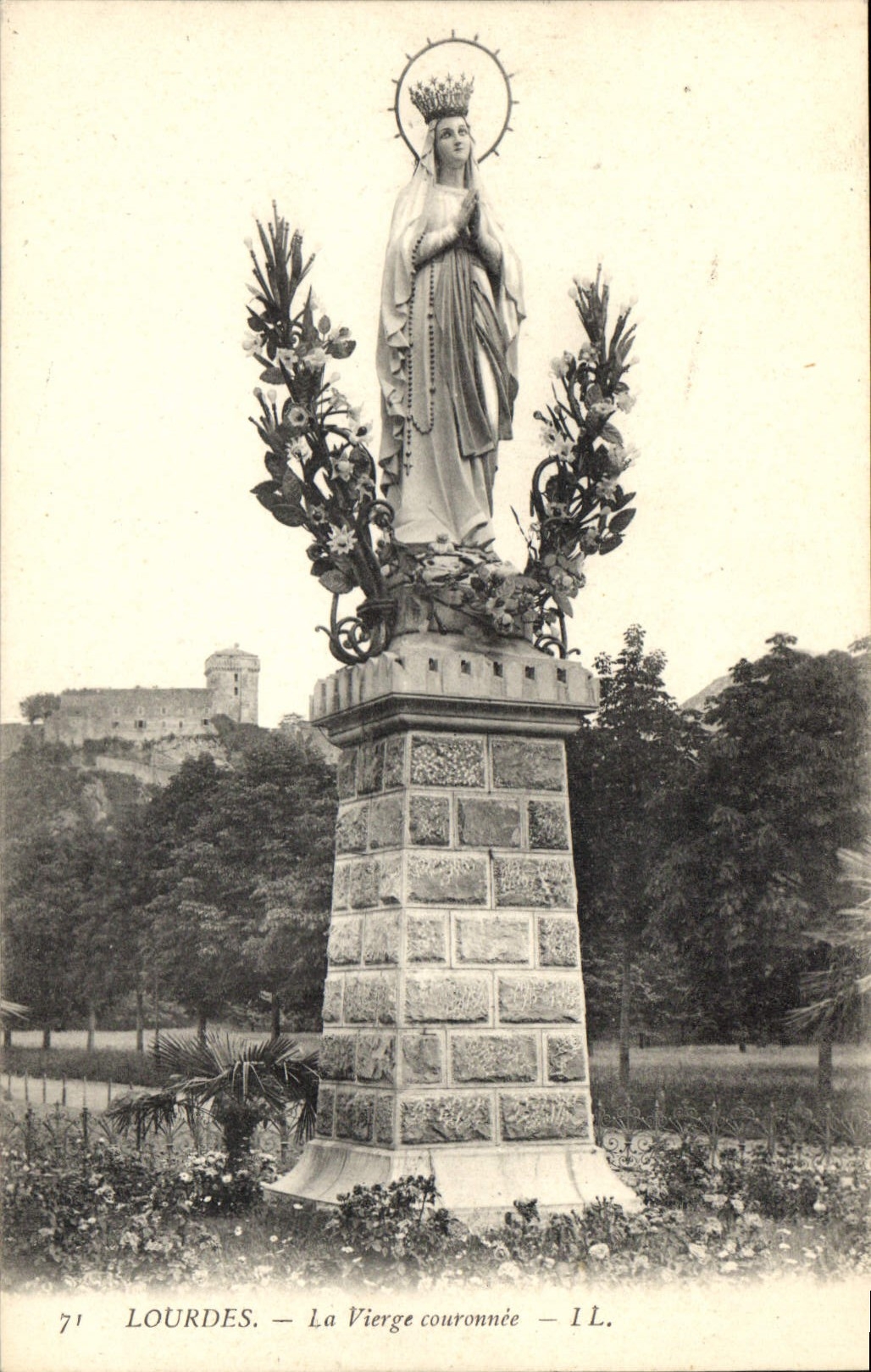 CPA Lourdes La Vierge couronnee 