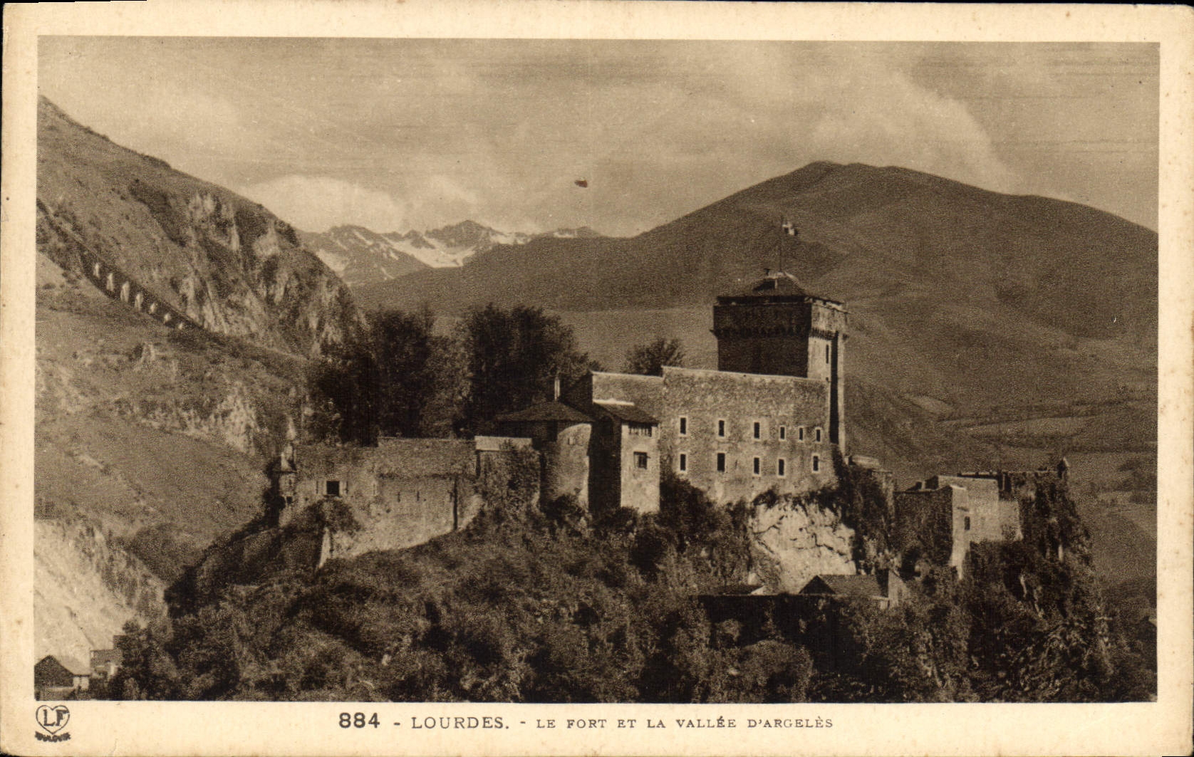 CPA Lourdes Le Fort et la Vallee d'Argeles 