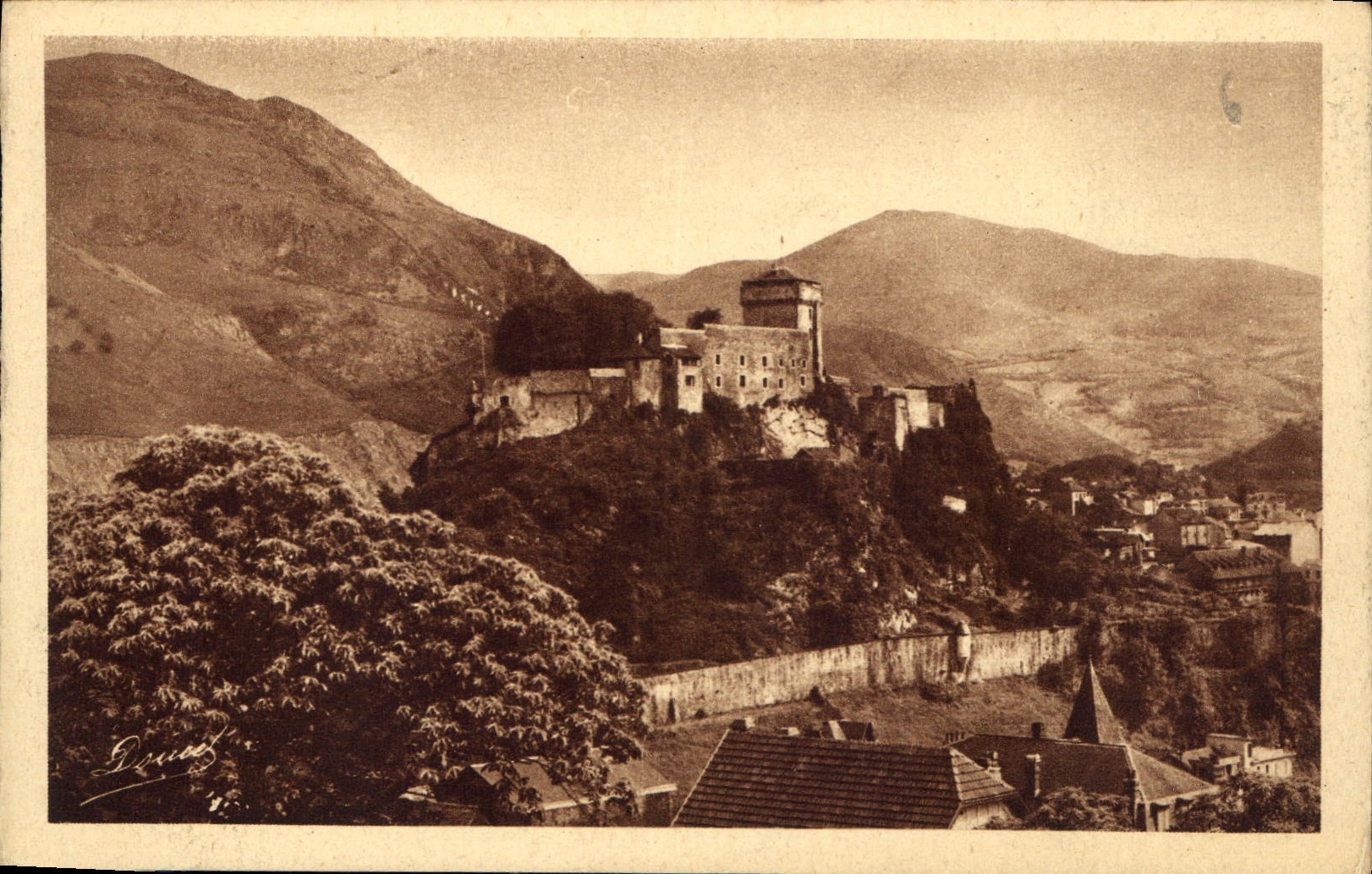 CPA Lourdes Le Chateau Fort 