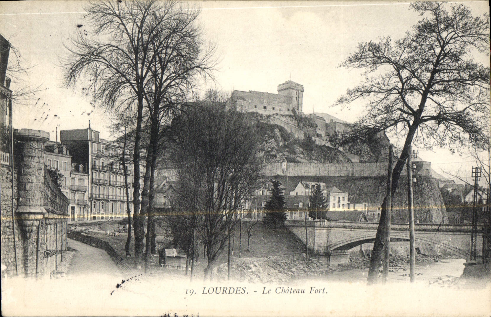 CPA Lourdes Le Chateau Fort 