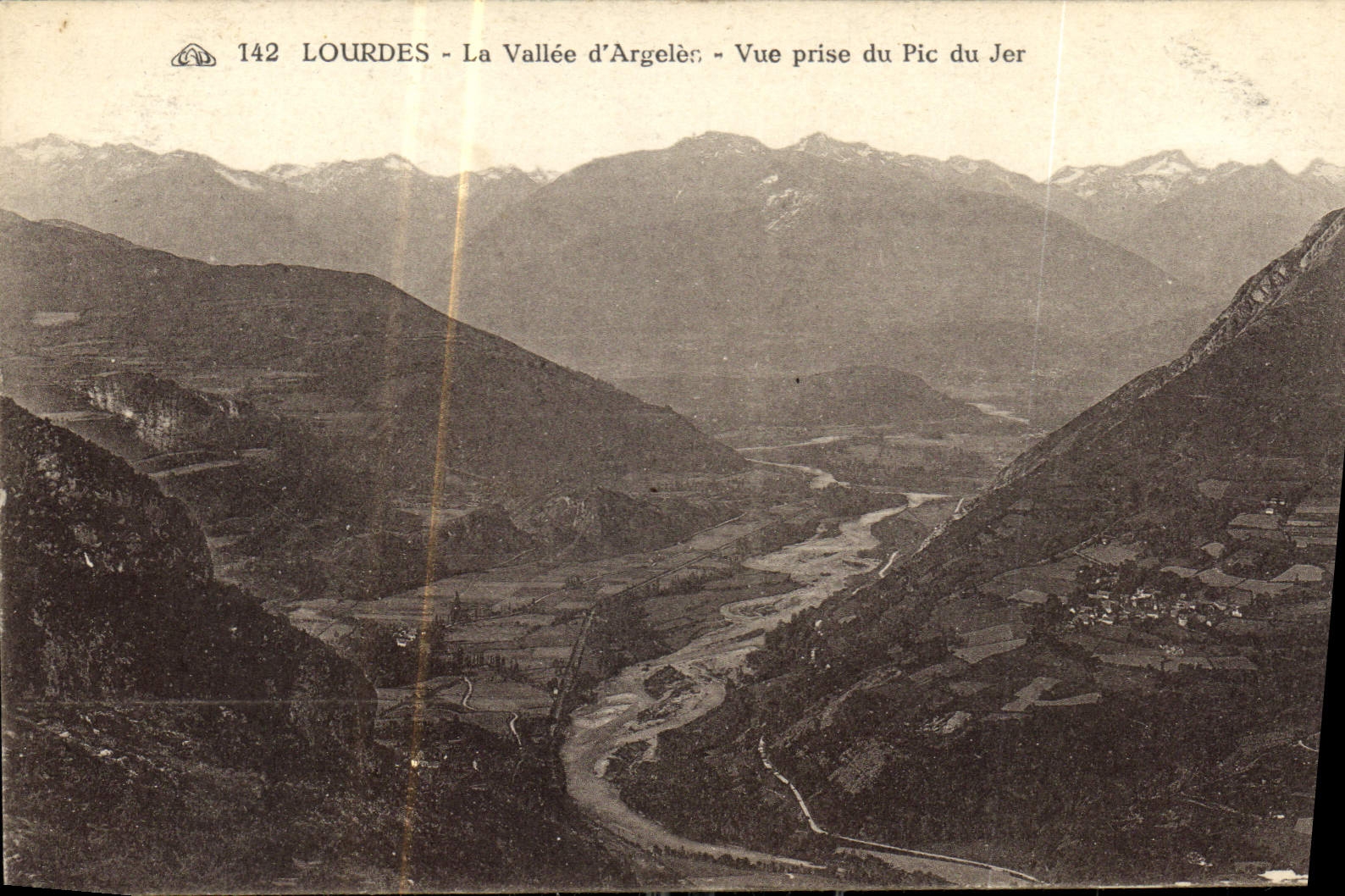 CPA Lourdes La Vallee d'Argeles Vue prise du Pic du Jer 