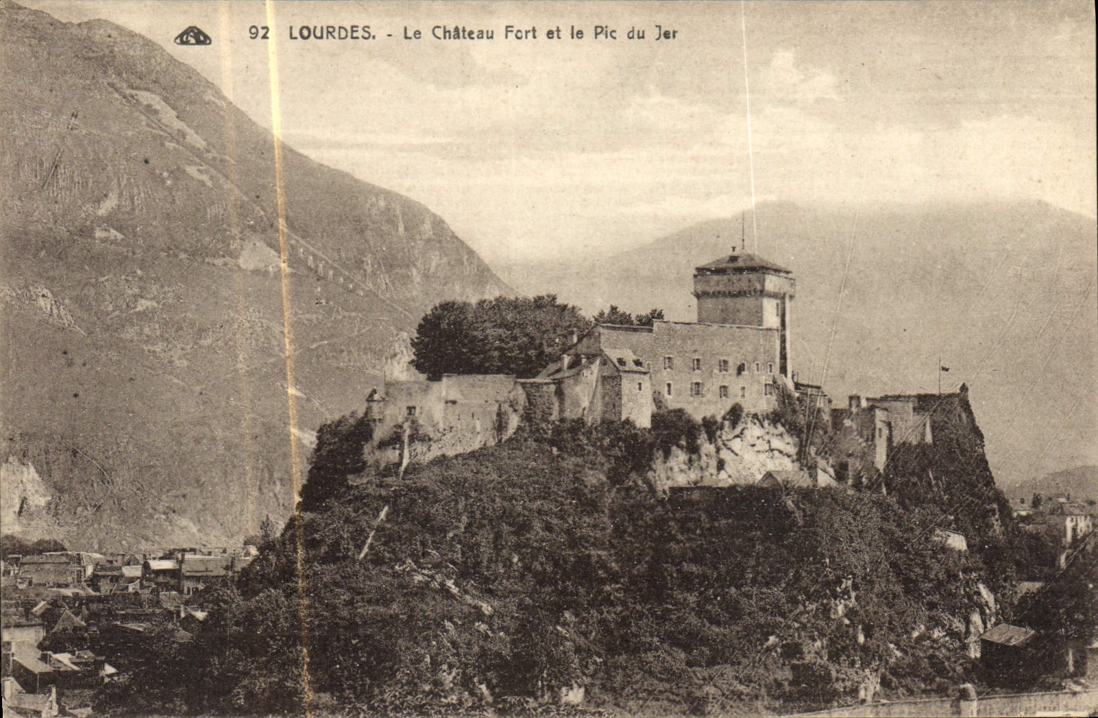 CPA Lourdes Le Chateau Fort et le Pic du Jer 
