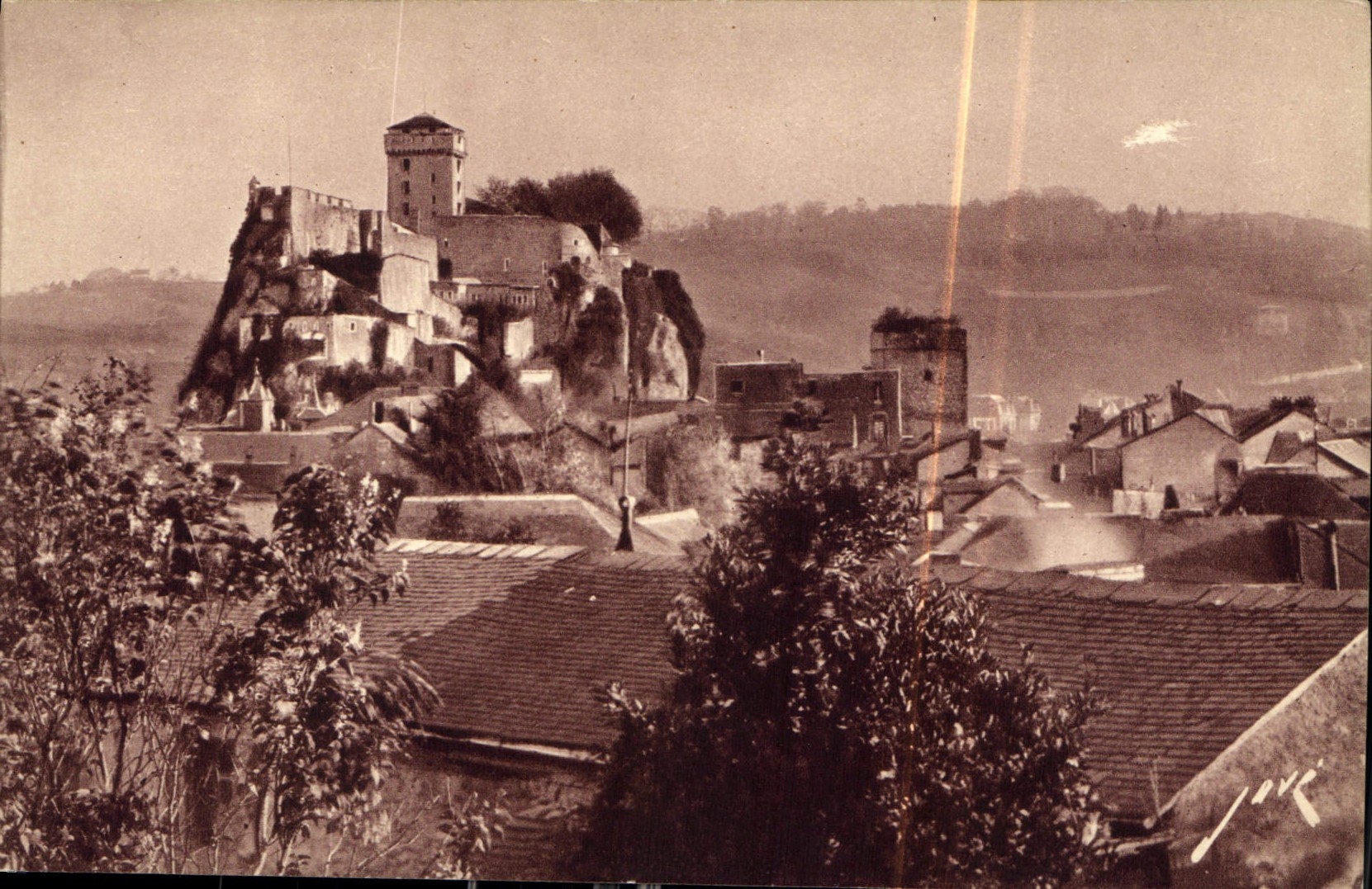 CPA Lourdes HP Le Chateau Fort Musee Pyreneen 