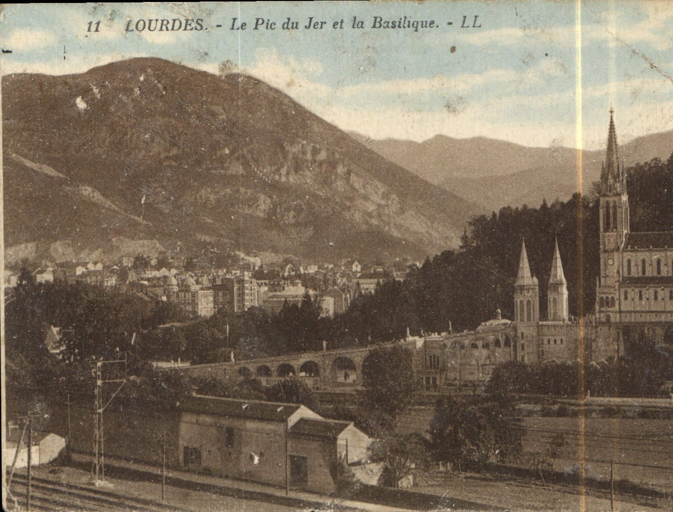 CPA Lourdes Le Pic du Jer et le Basilique 