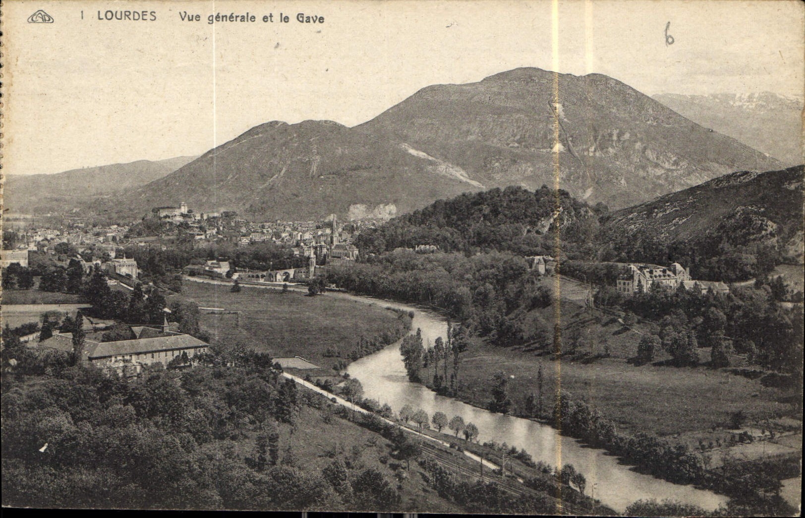 CPA Lourdes Vue generale et le Gave 