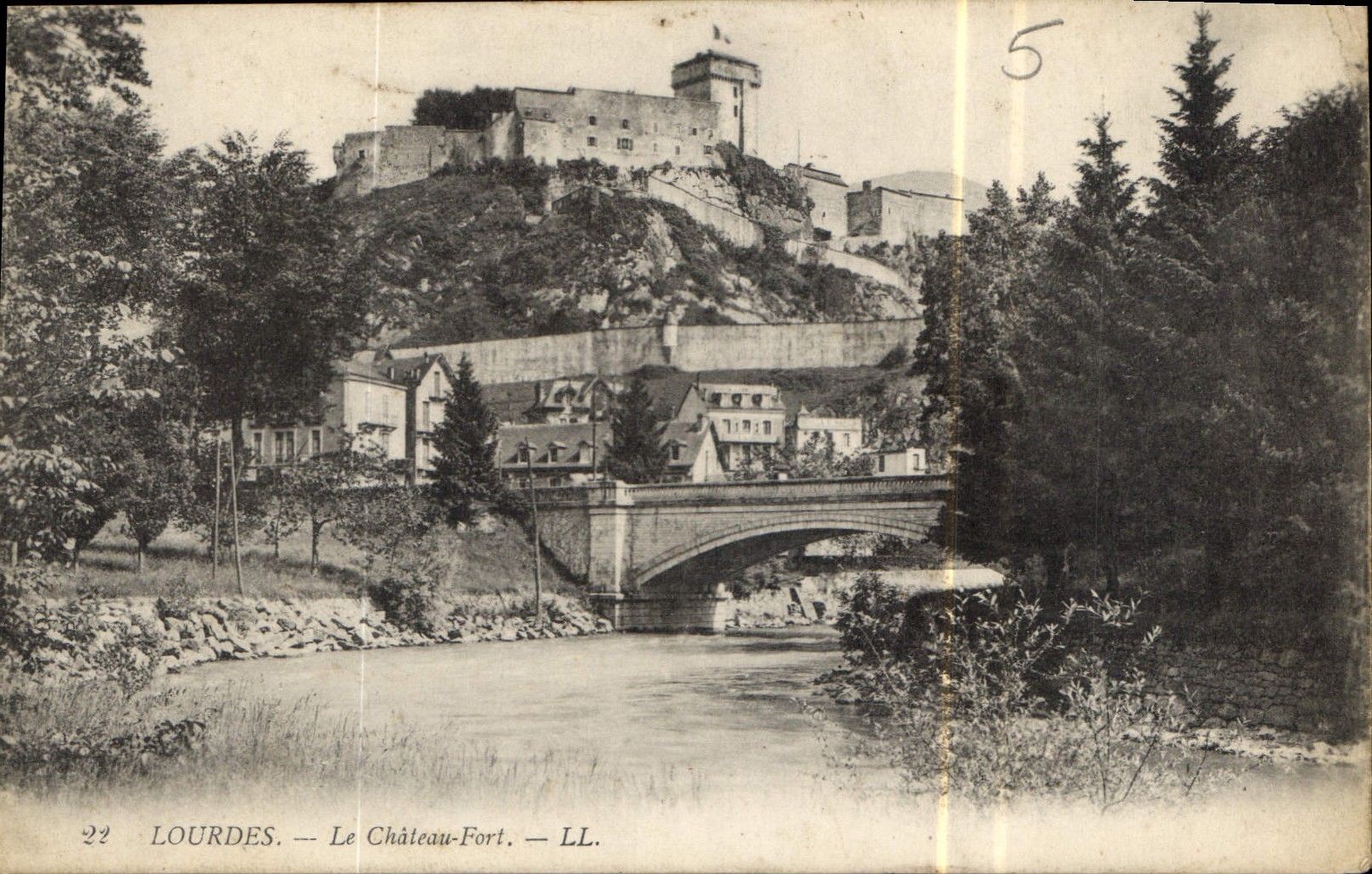 CPA Lourdes Le Chateau Fort 
