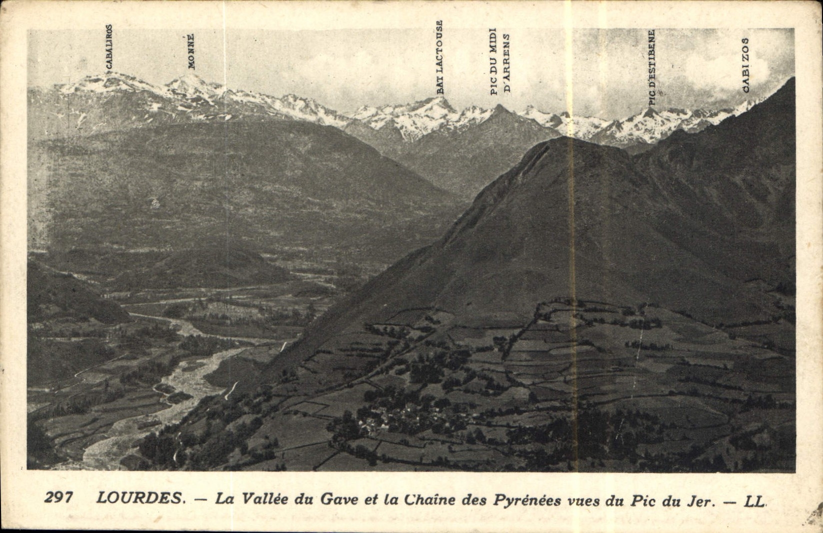 CPA Lourdes La Vallee du Gave et la Chaine des Pyrenees vues du Pic du Jer 