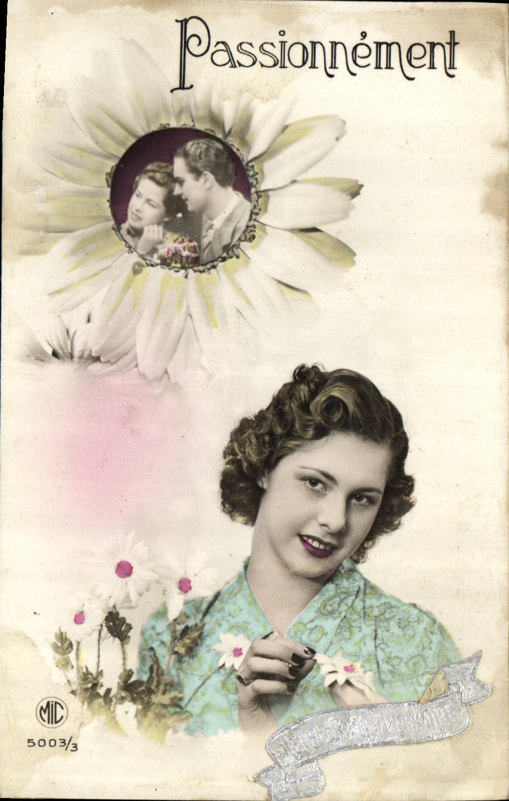 CPA Passionnement Femme Fleurs