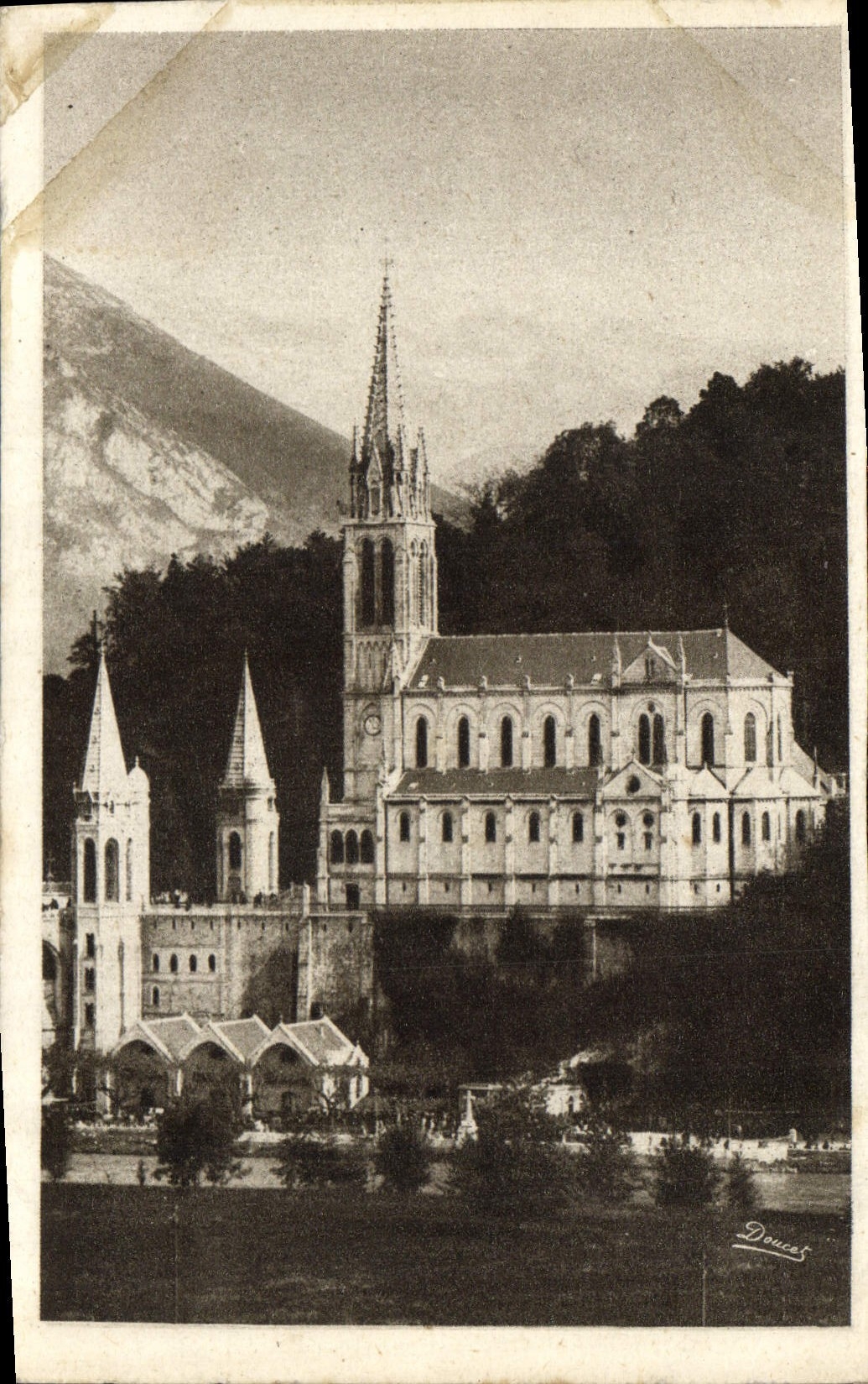 CPA Lourdes La Basilique 