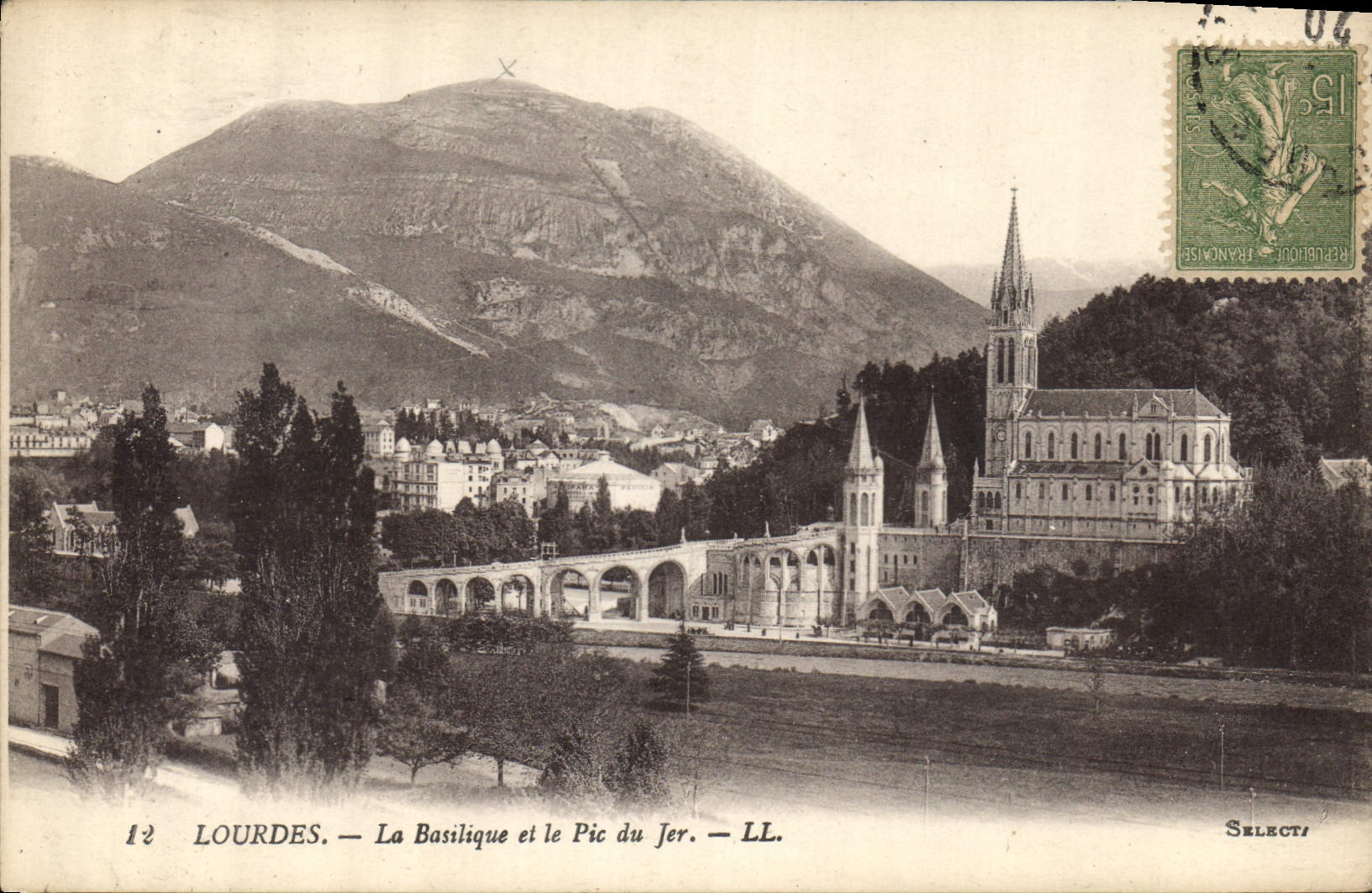 CPA Lourdes La Basilique et le Pic du Jer