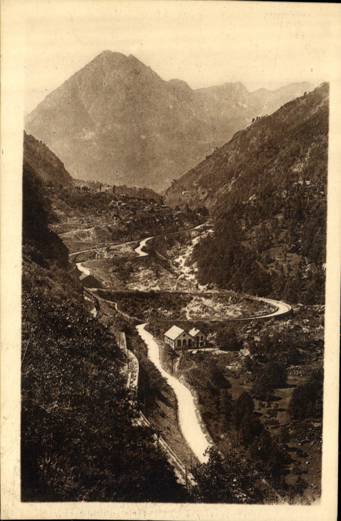 CPA Route de Pierrefitte a Cauterets Le Limacon 