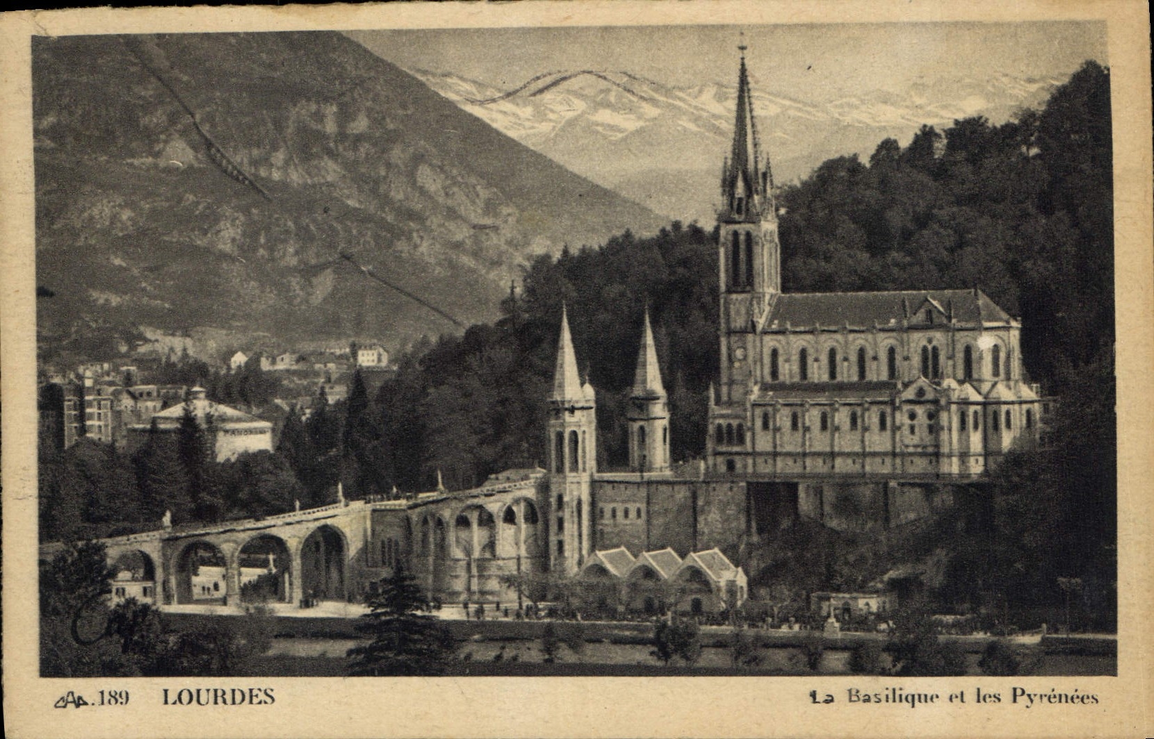 CPA Lourdes La Basilique et les Pyrenees 