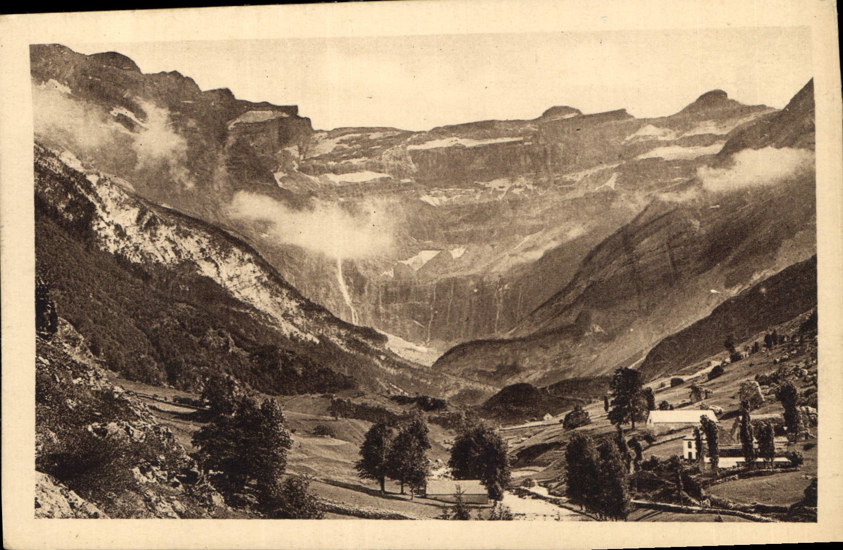 CPA Vue Generale du Cirque de Gavarnie 