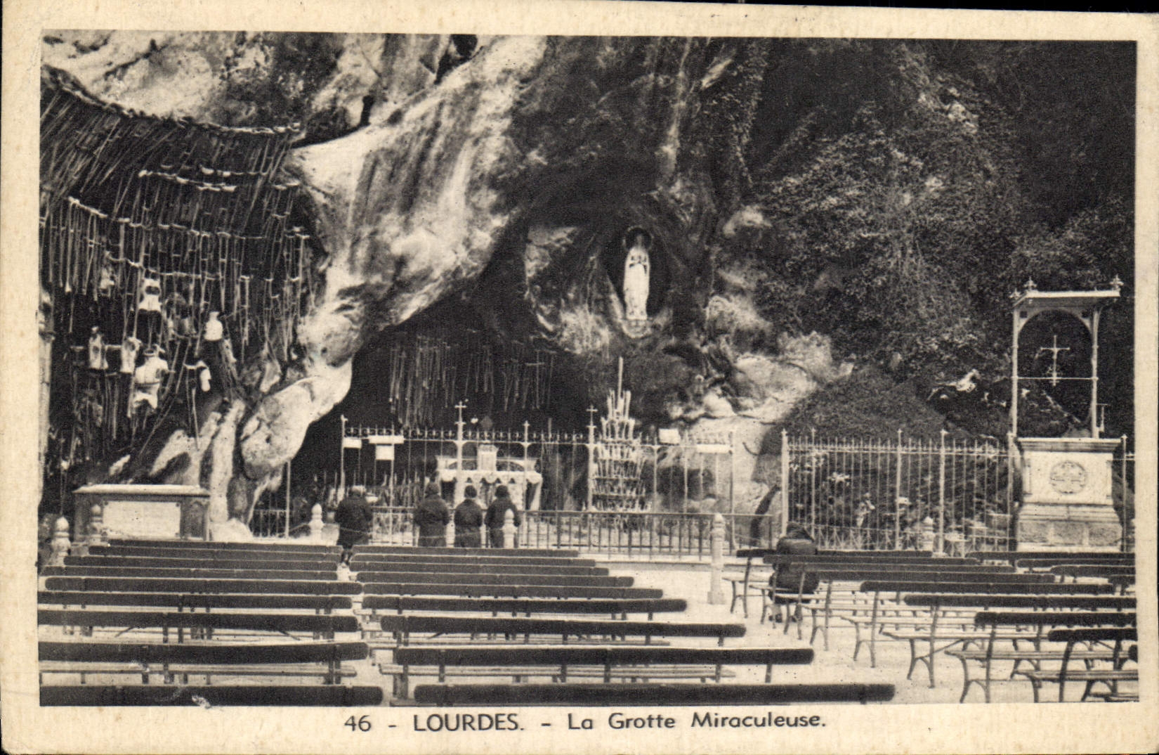 CPA Lourdes La Grotte Miraculeuse 