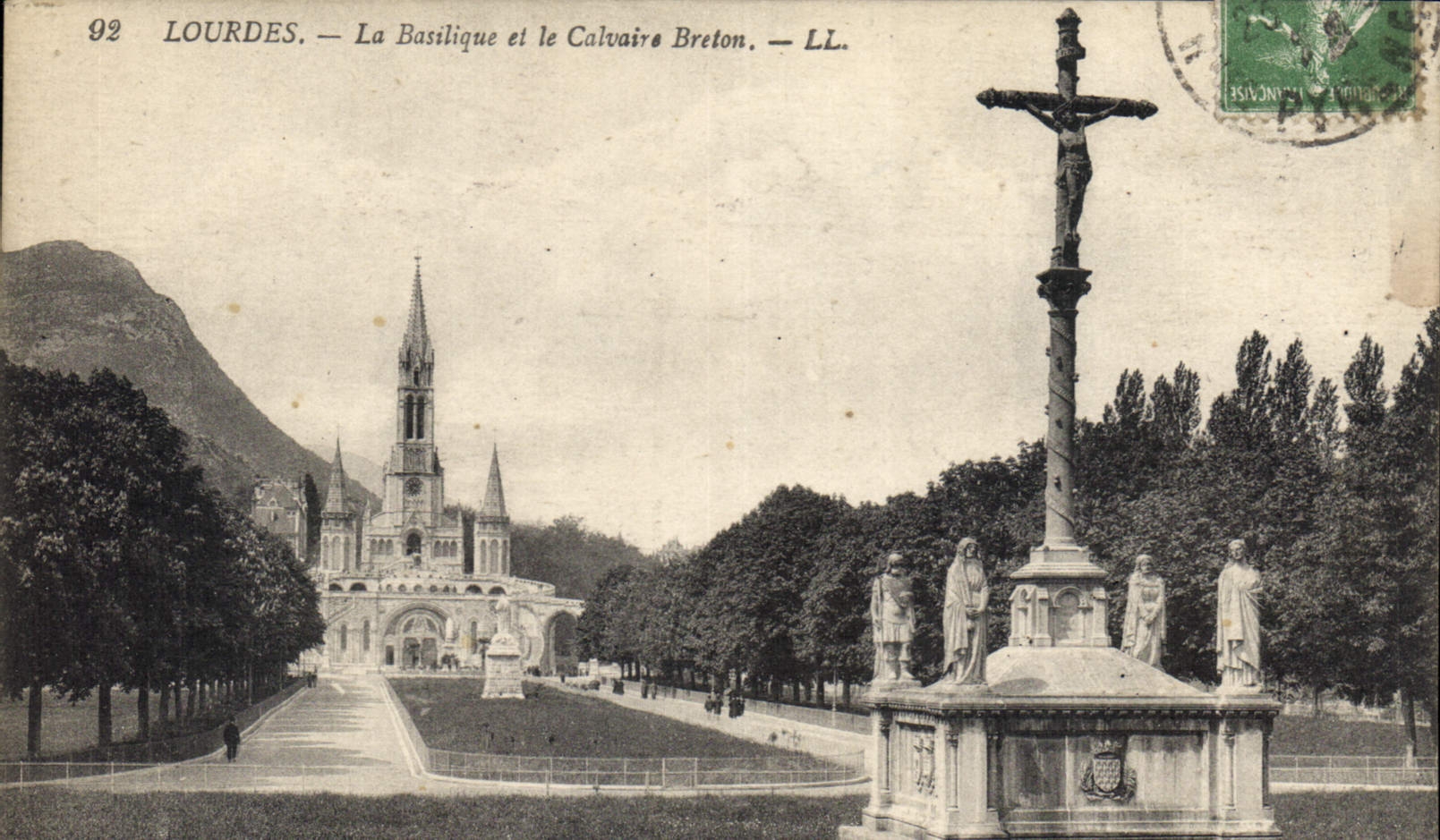 CPA Lourdes La Basilique et le Calvaire Breton 