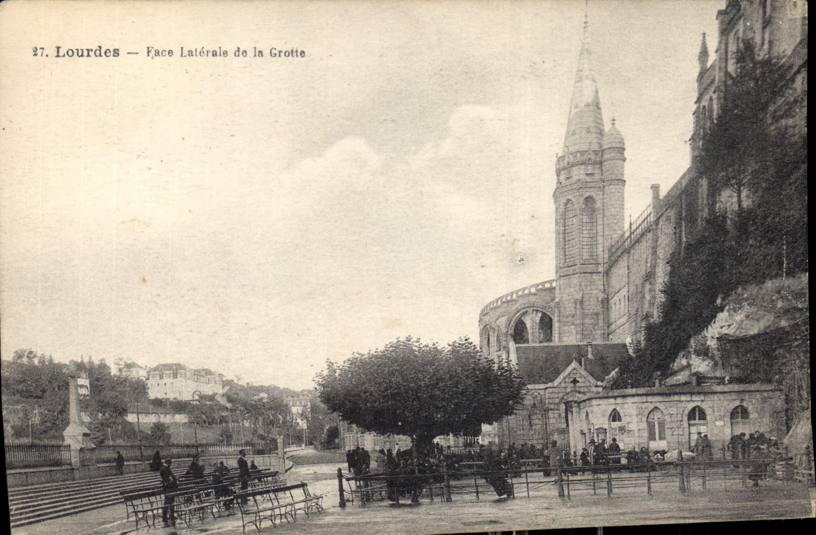 CPA Lourdes Face Laterale de la Grotte 