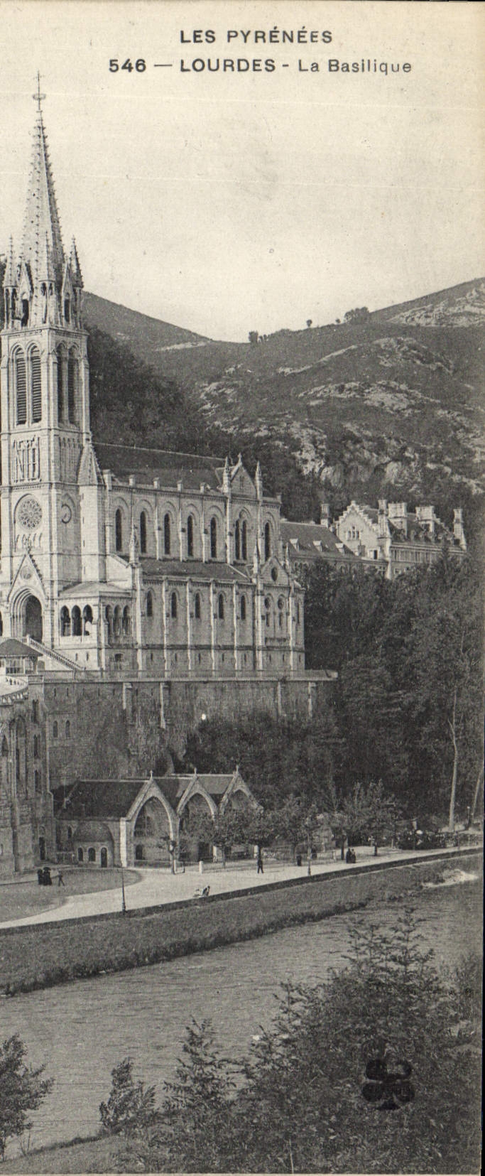 CPA Lourdes La Basilique 