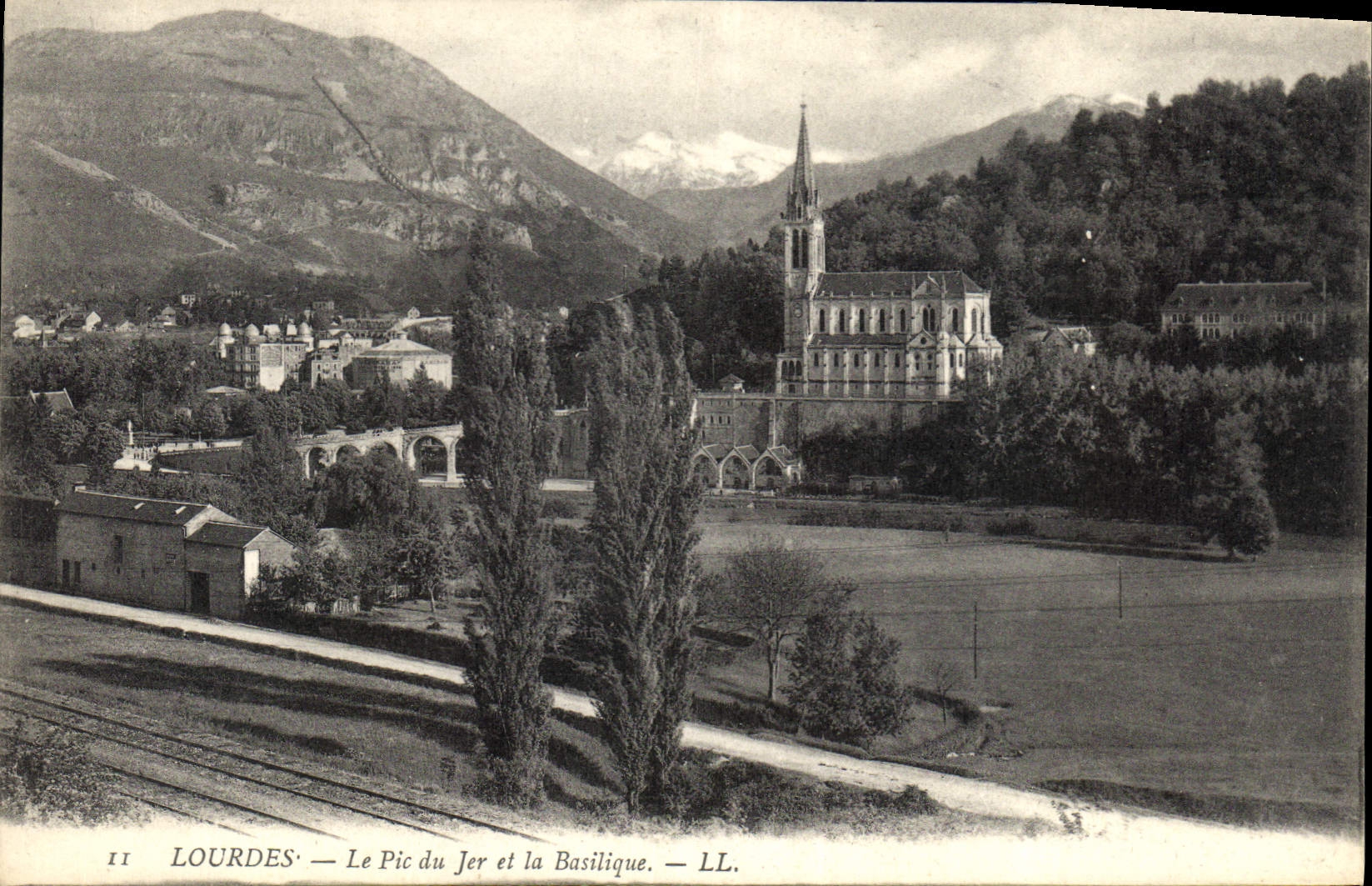 CPA Lourdes Le Pic du Jer et la Basilique 