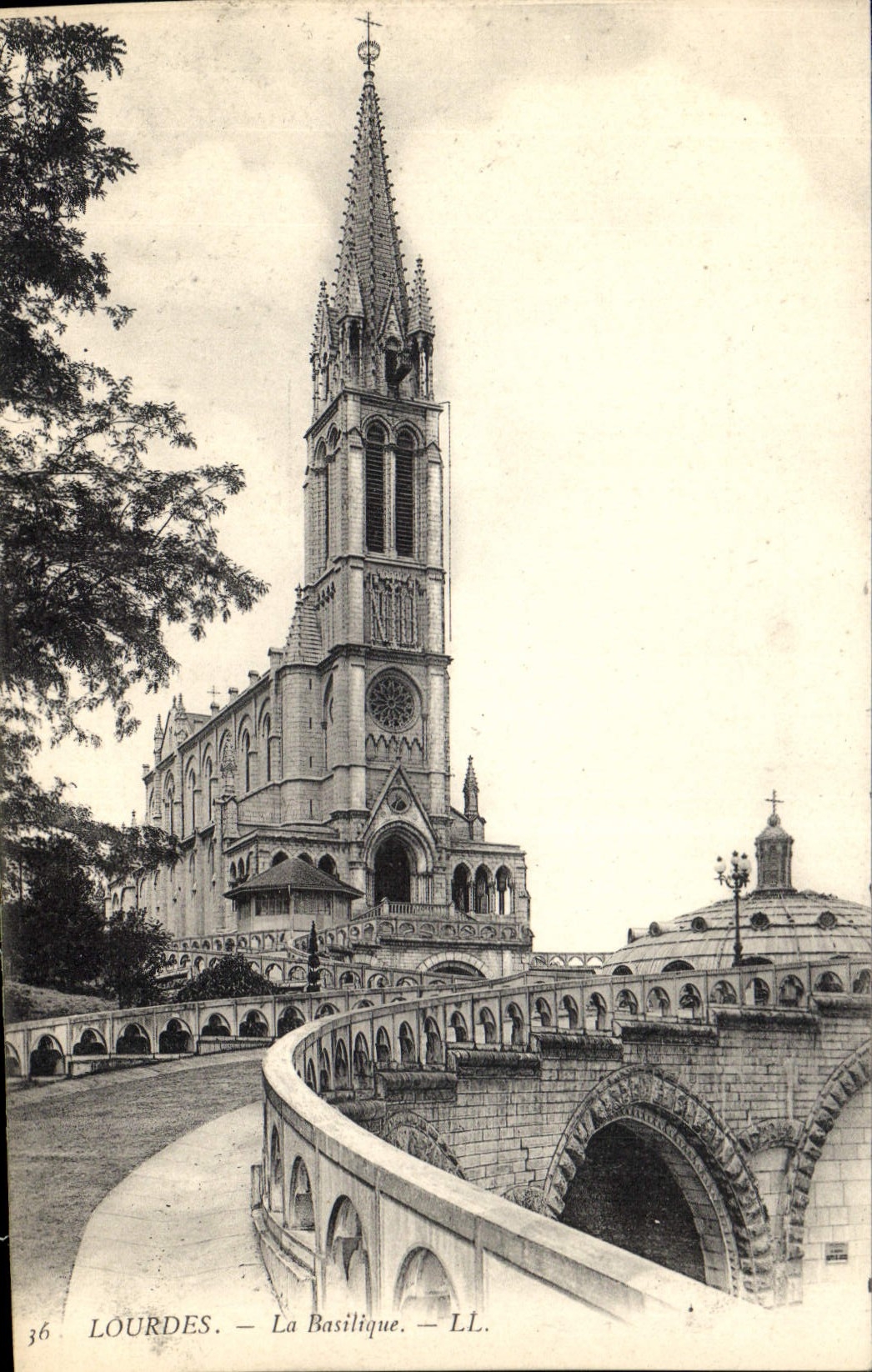 CPA Lourdes La Basilique 