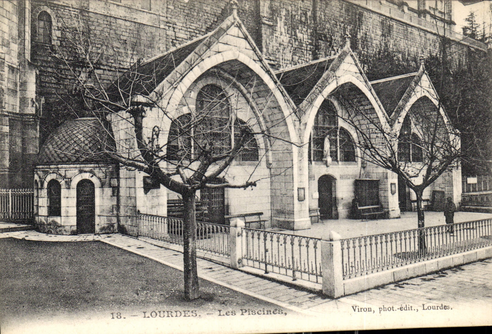 CPA Lourdes Les Piscines 