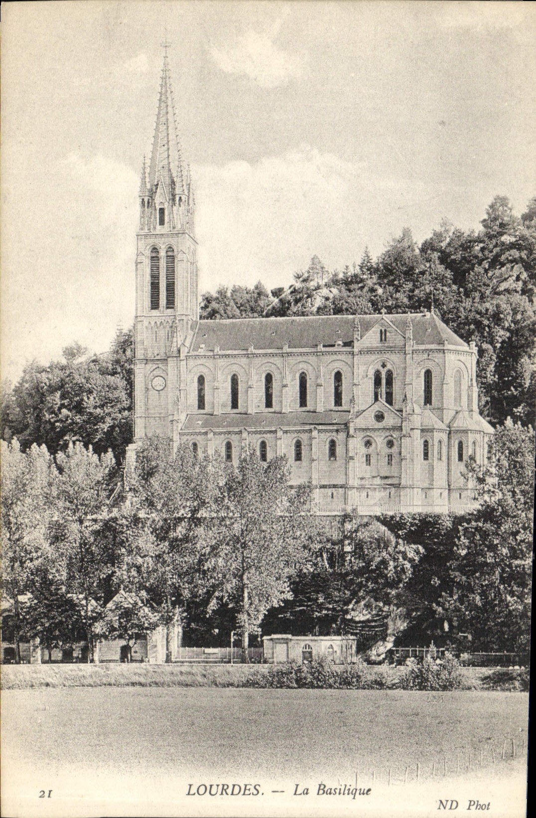 CPA Lourdes La Basilique 