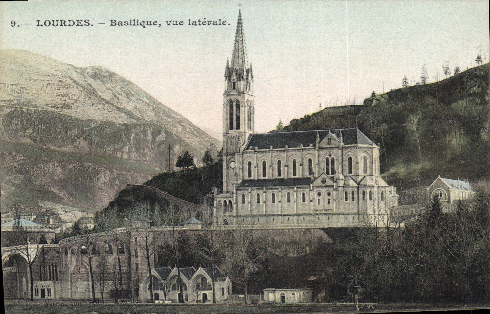 CPA Lourdes Basilique vue laterale 