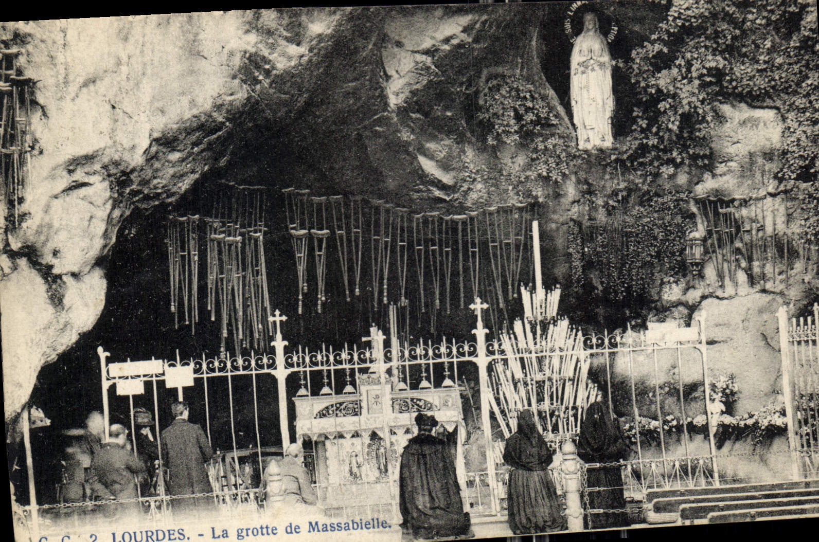 CPA Lourdes La grotte de Massabielle 