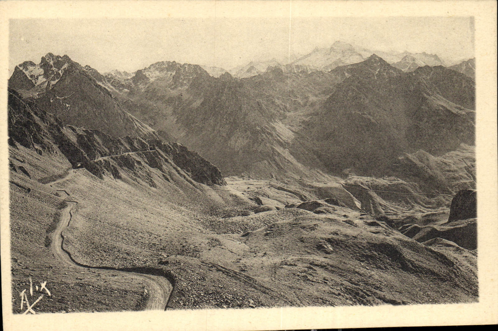 CPA Route du Pic du Midi de Bigorre Vue sur les deux Tunnels 