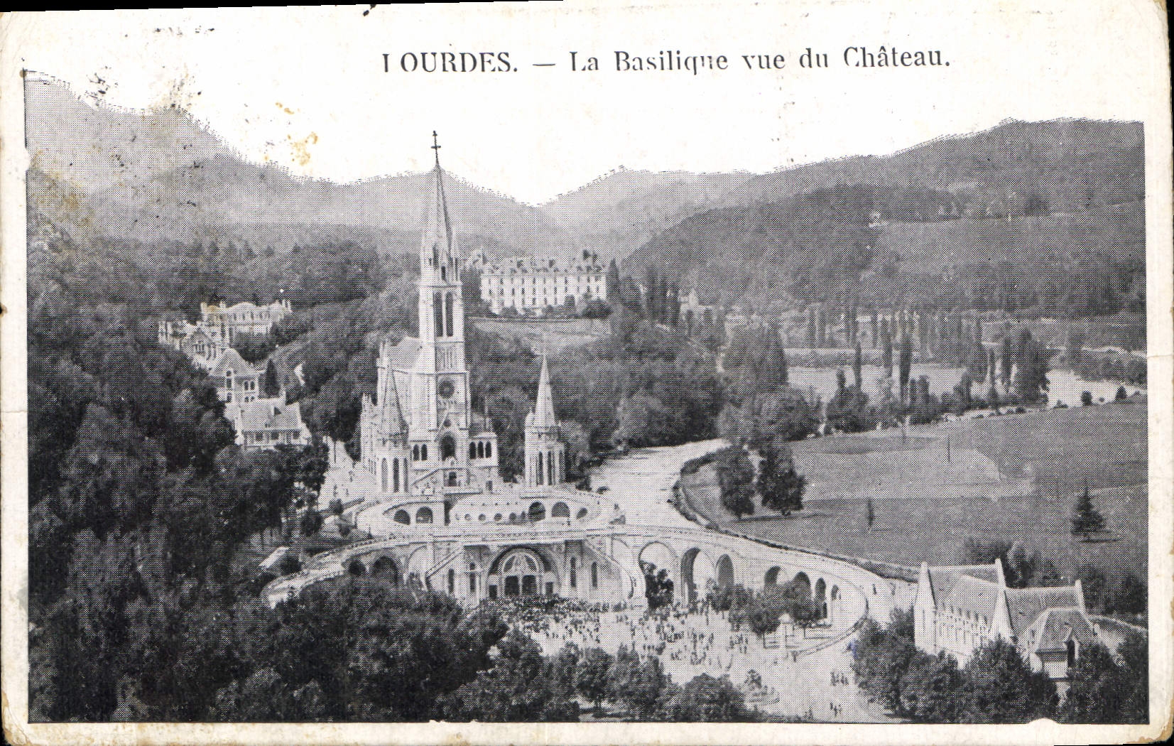 CPA Lourdes La Basilique vue du Chateau 