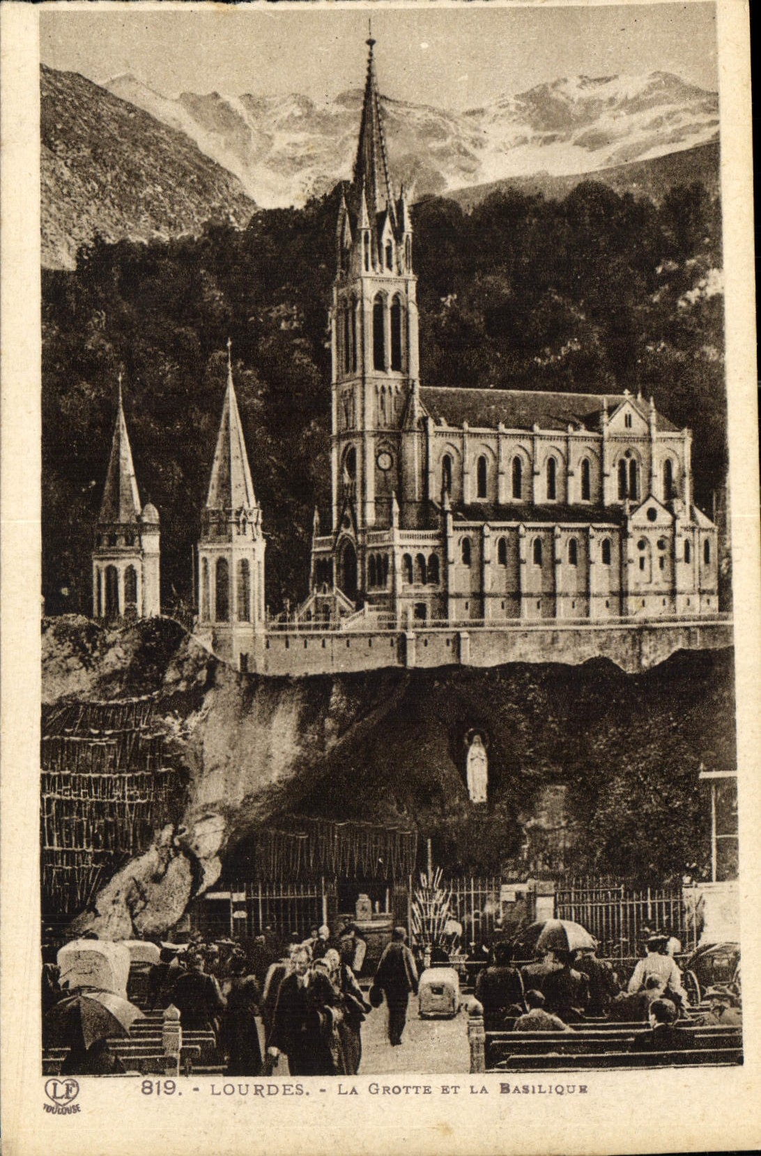 CPA Lourdes La Grotte et la Basilique 