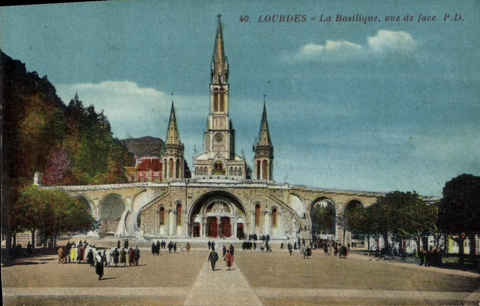 CPA Lourdes La Basilique vue de face 