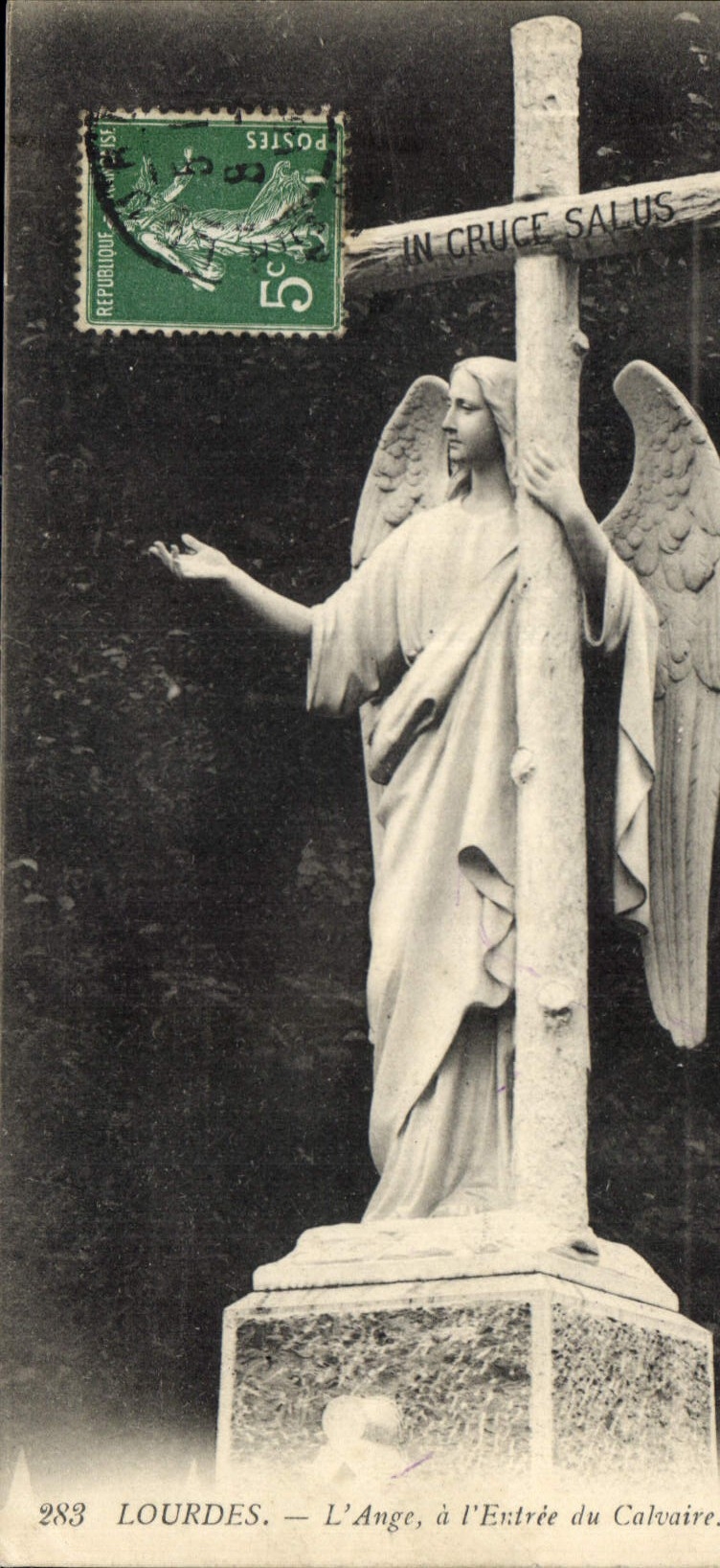 CPA Lourdes L'Ange a l'Entree du Calvaire