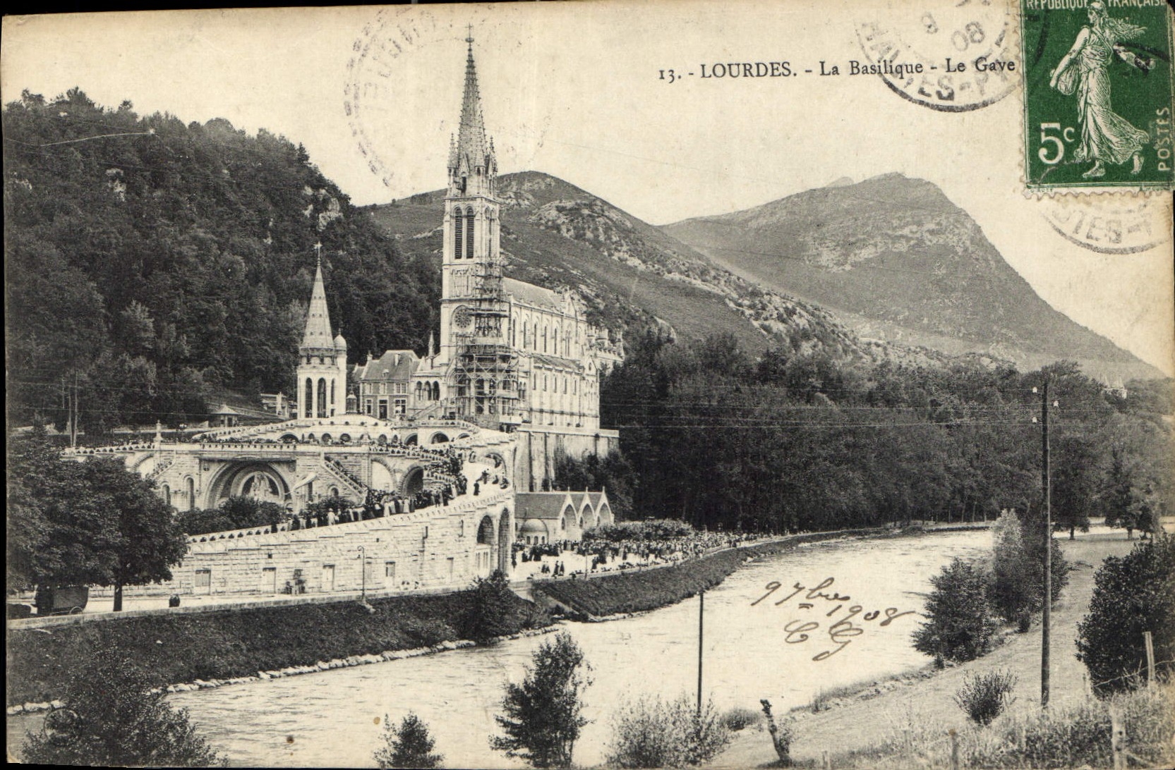 CPA Lourdes La Basilique Le Gave 