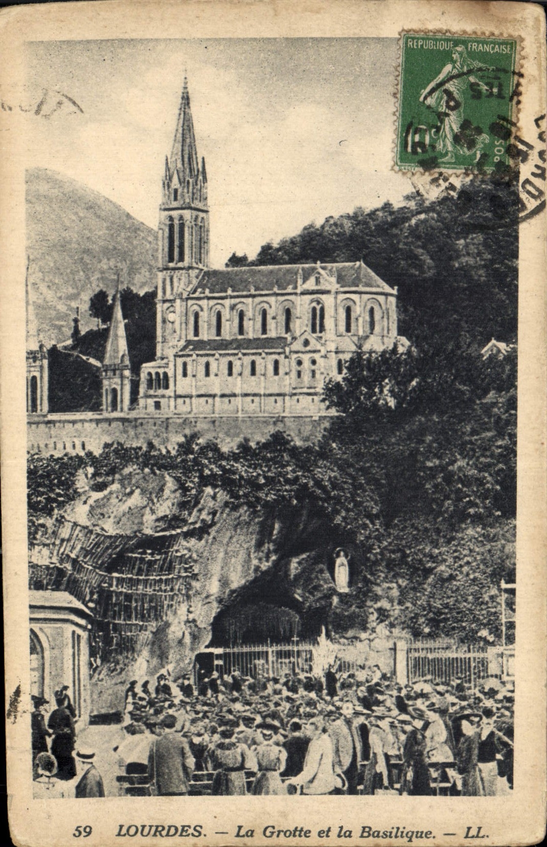 CPA Lourdes La Grotte et la Basilique 