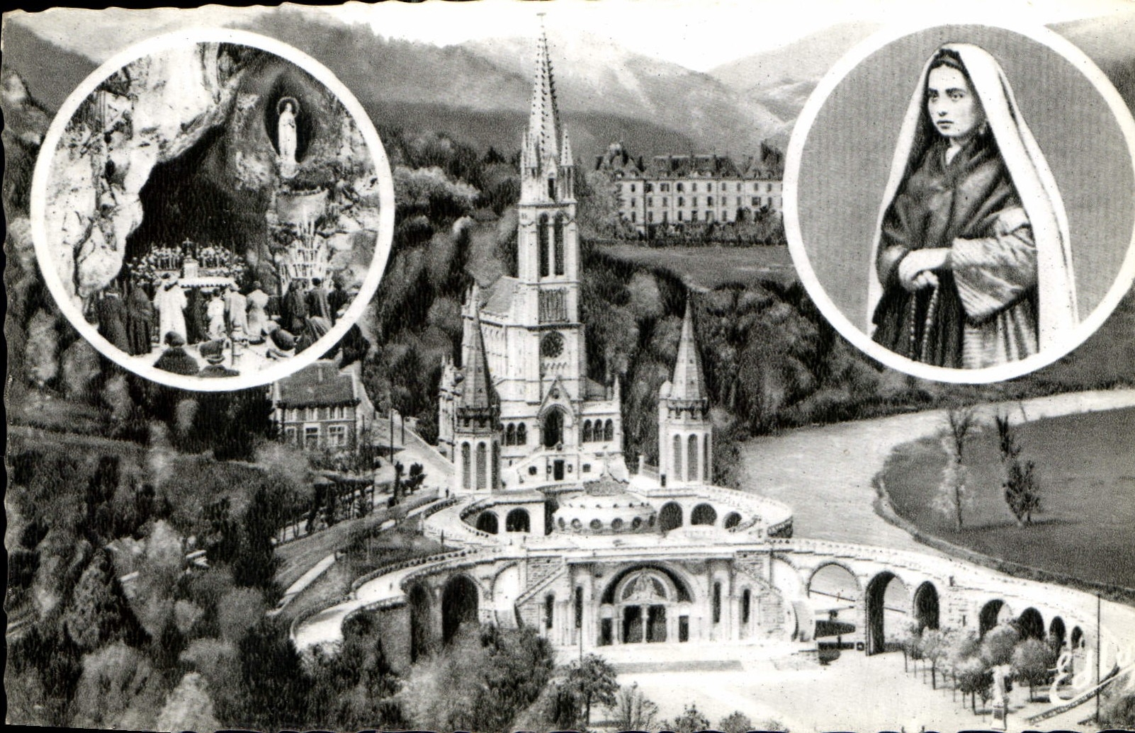 CPA Lourdes La Basilique Sainte Bernadette 