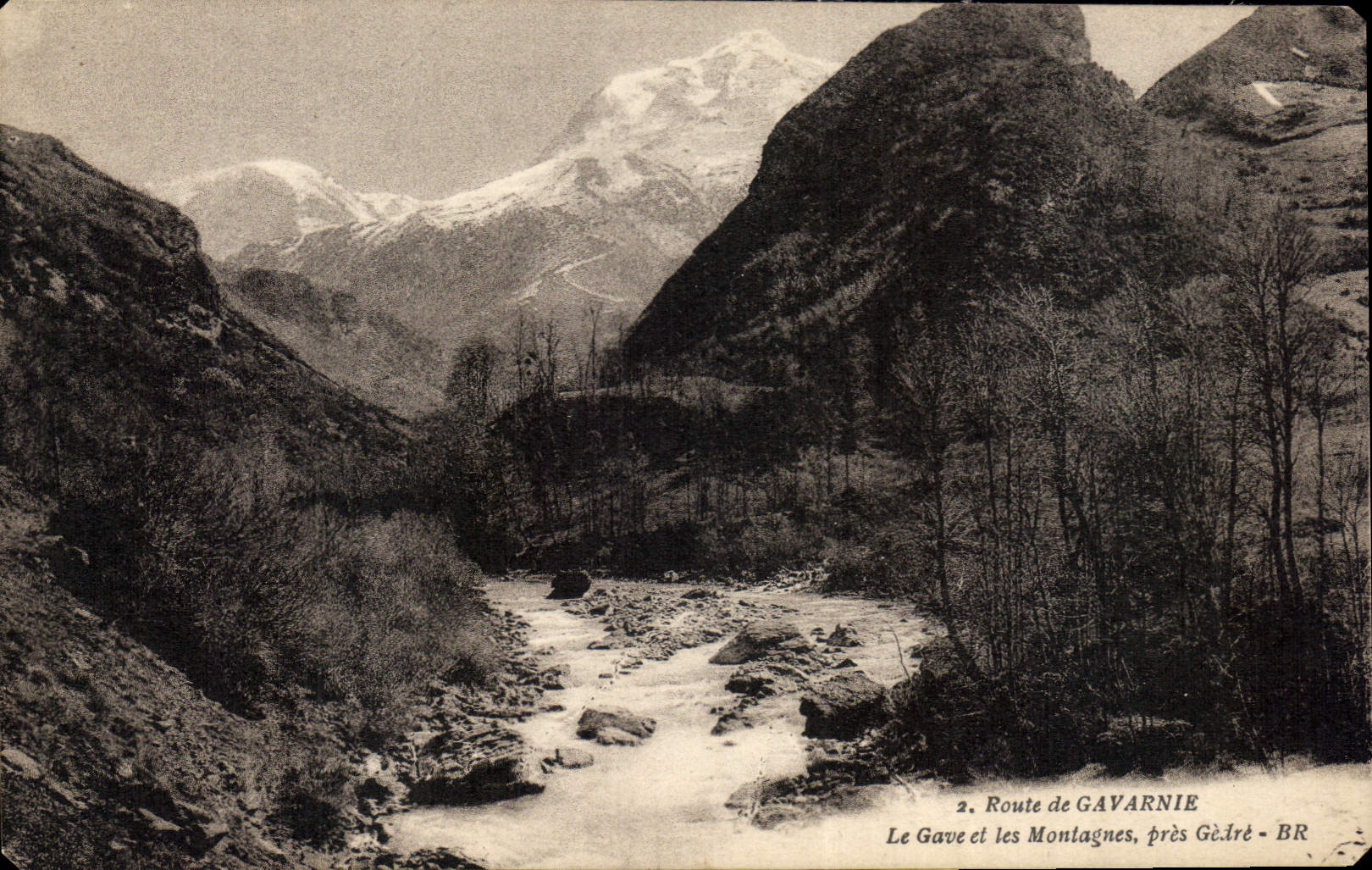 CPA Route de Gavarnie Le Gave et les Montagnes 