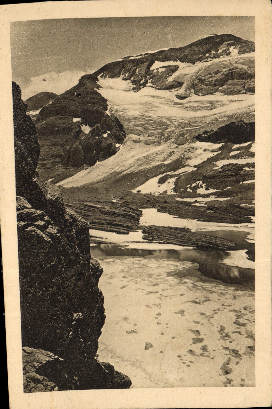 CPA Gavarnie Le Mont Perdu et le Lac glace vus de la Breche de Tuquerouge 