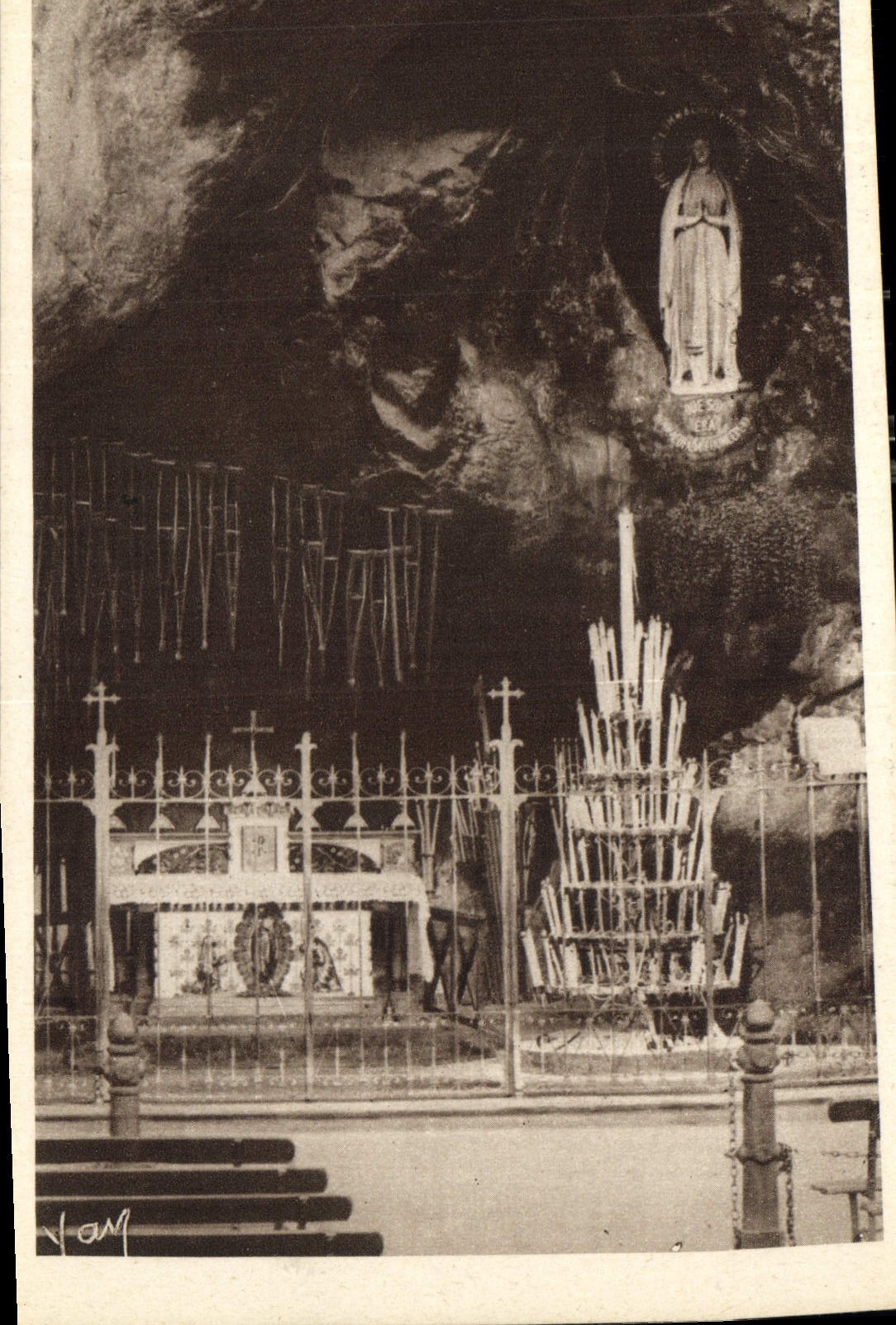 CPA Lourdes La Grotte Miraculeuse 