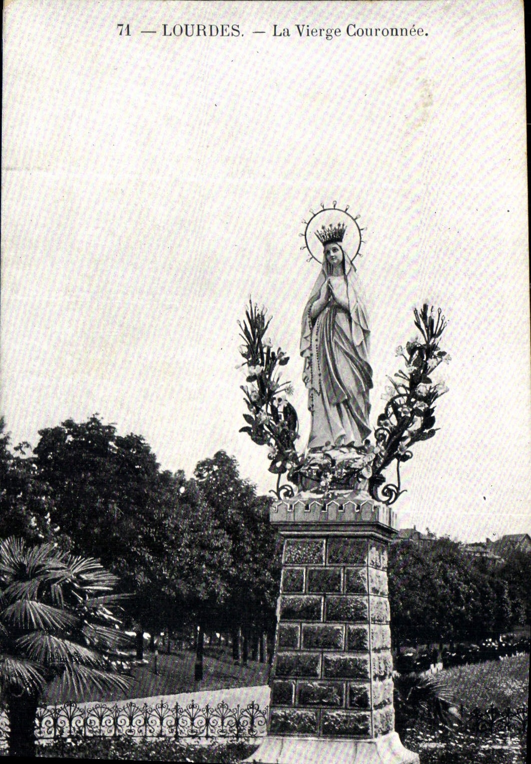 CPA Lourdes La Vierge Couronnee 