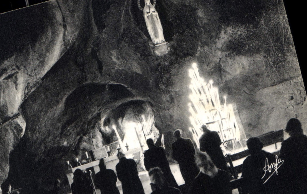 CPA Lourdes Vallee de prieres a la Grotte 