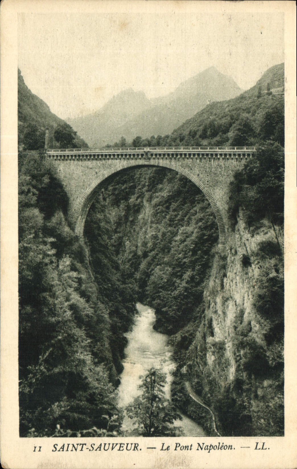 CPA Saint Sauveur Le Pont Napoleon 