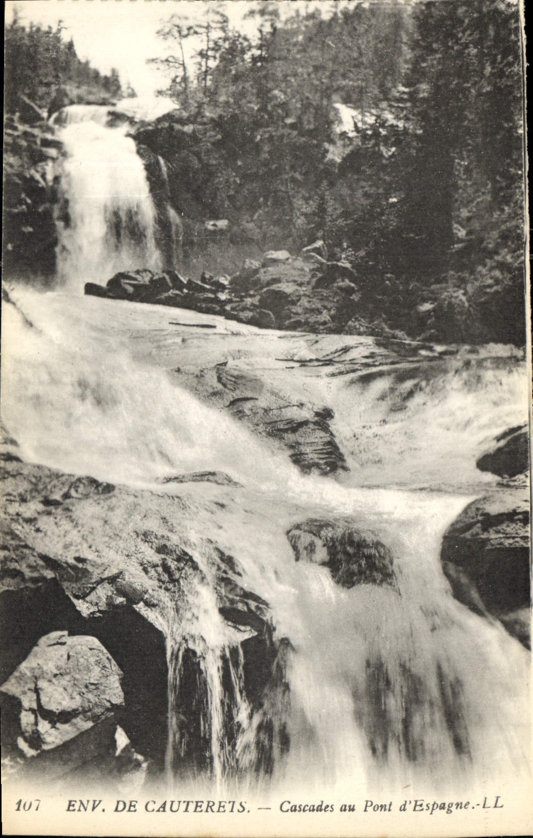 CPA Env de Cauterets Cascades au Pont d'Espagne 