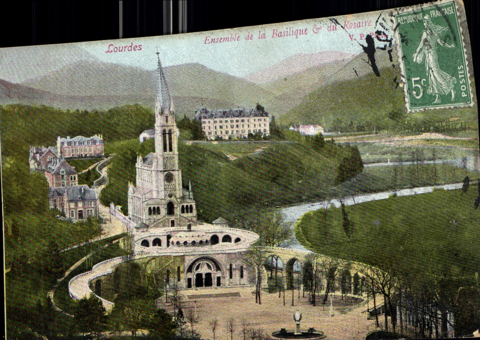 CPA Lourdes Ensemble de la Basilique 