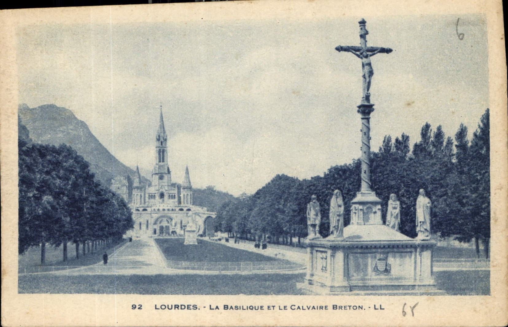 CPA Lourdes La Basilique et le Calvaire Breton 