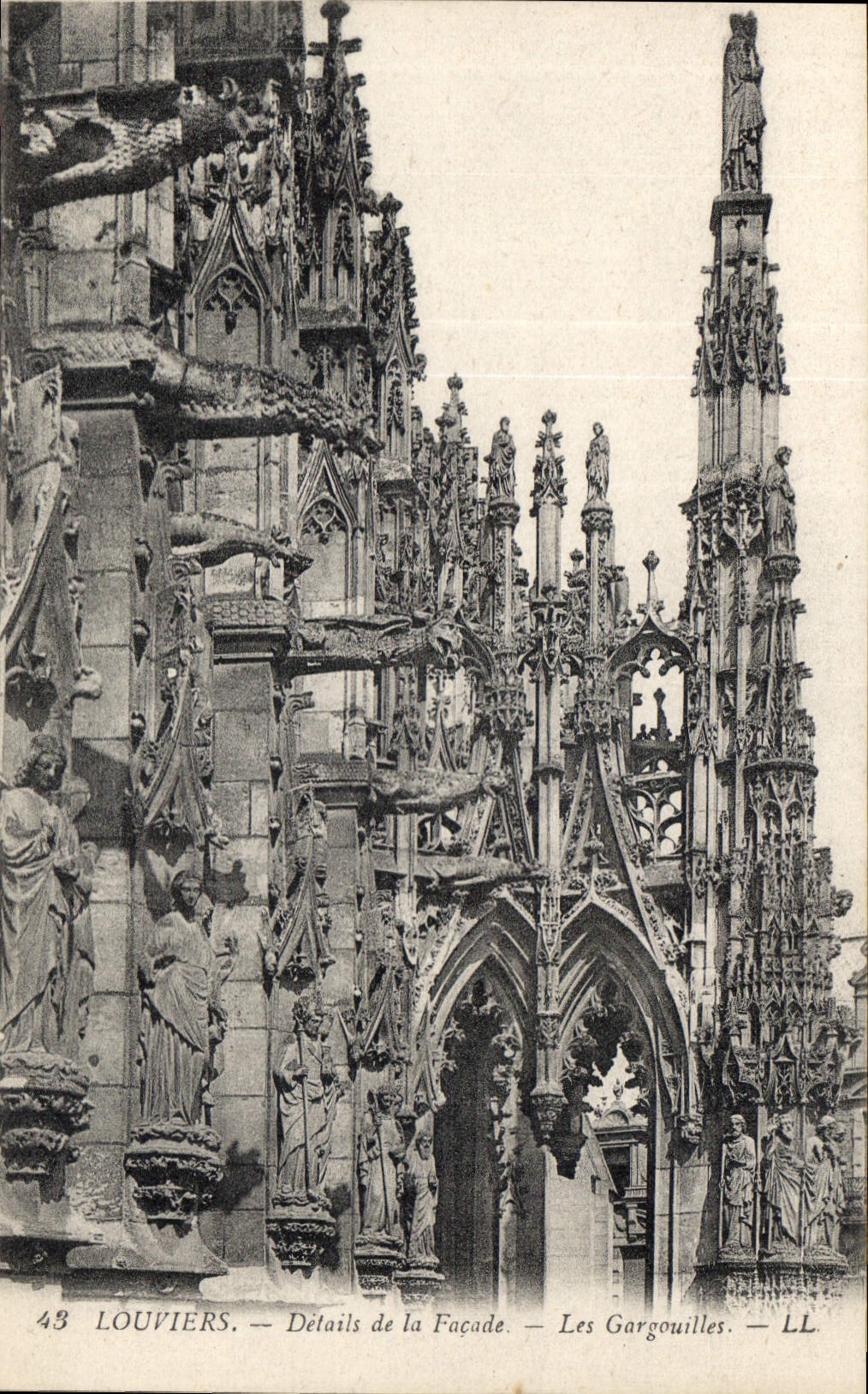 CPA Louviers Details de la Facade Les Gargouilles