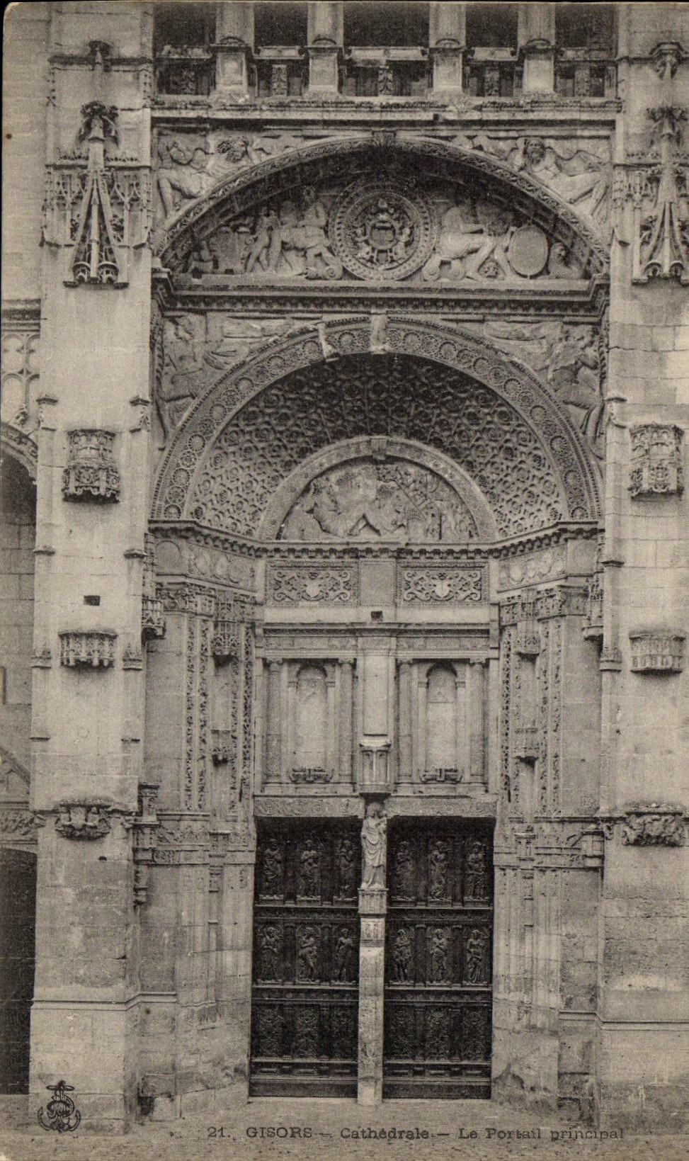 CPA Gisors Cathedrale Le Portail 