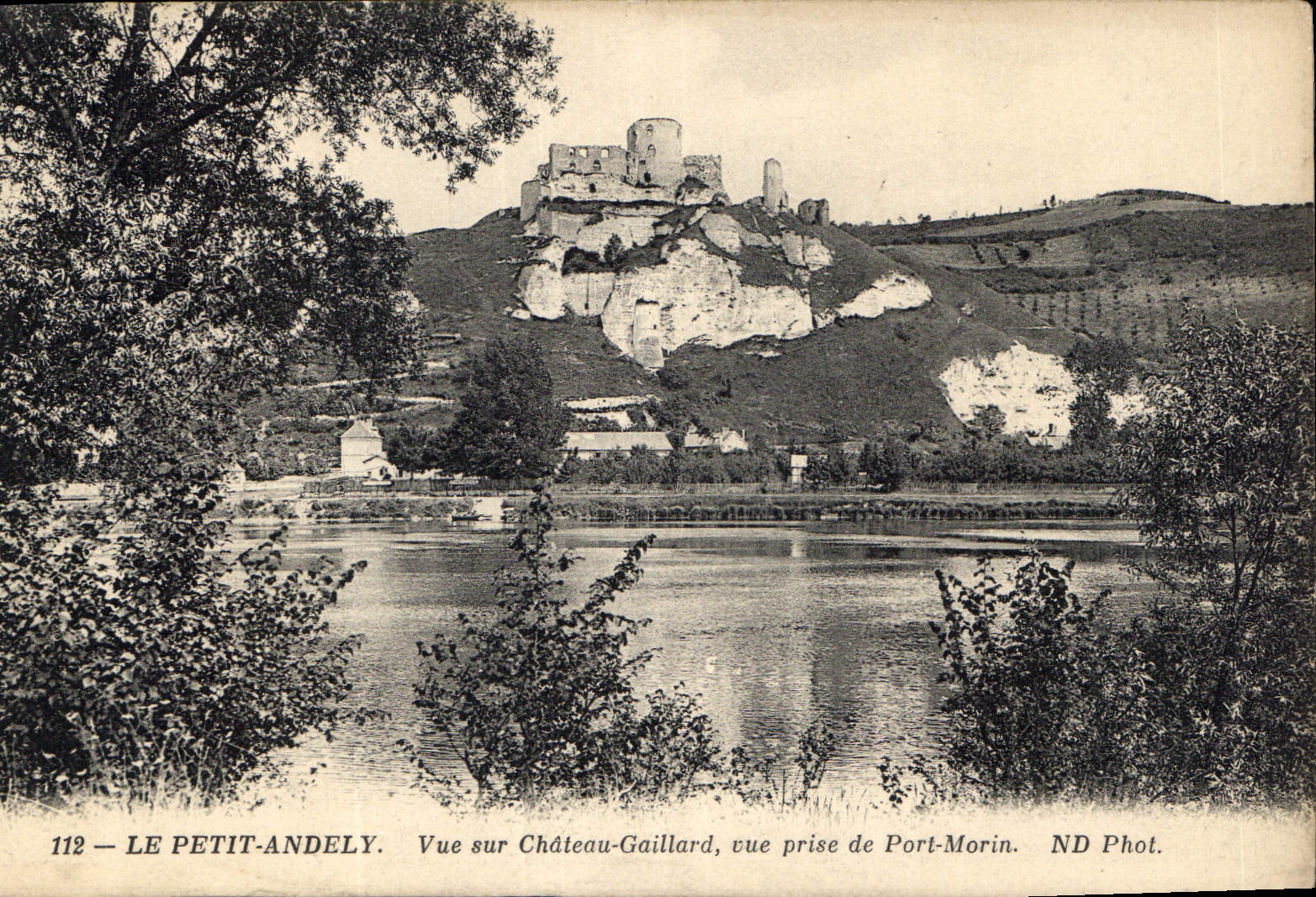 CPA Le Petit Andely Vue sur Chateau Gaillard vue prise de Port Morin