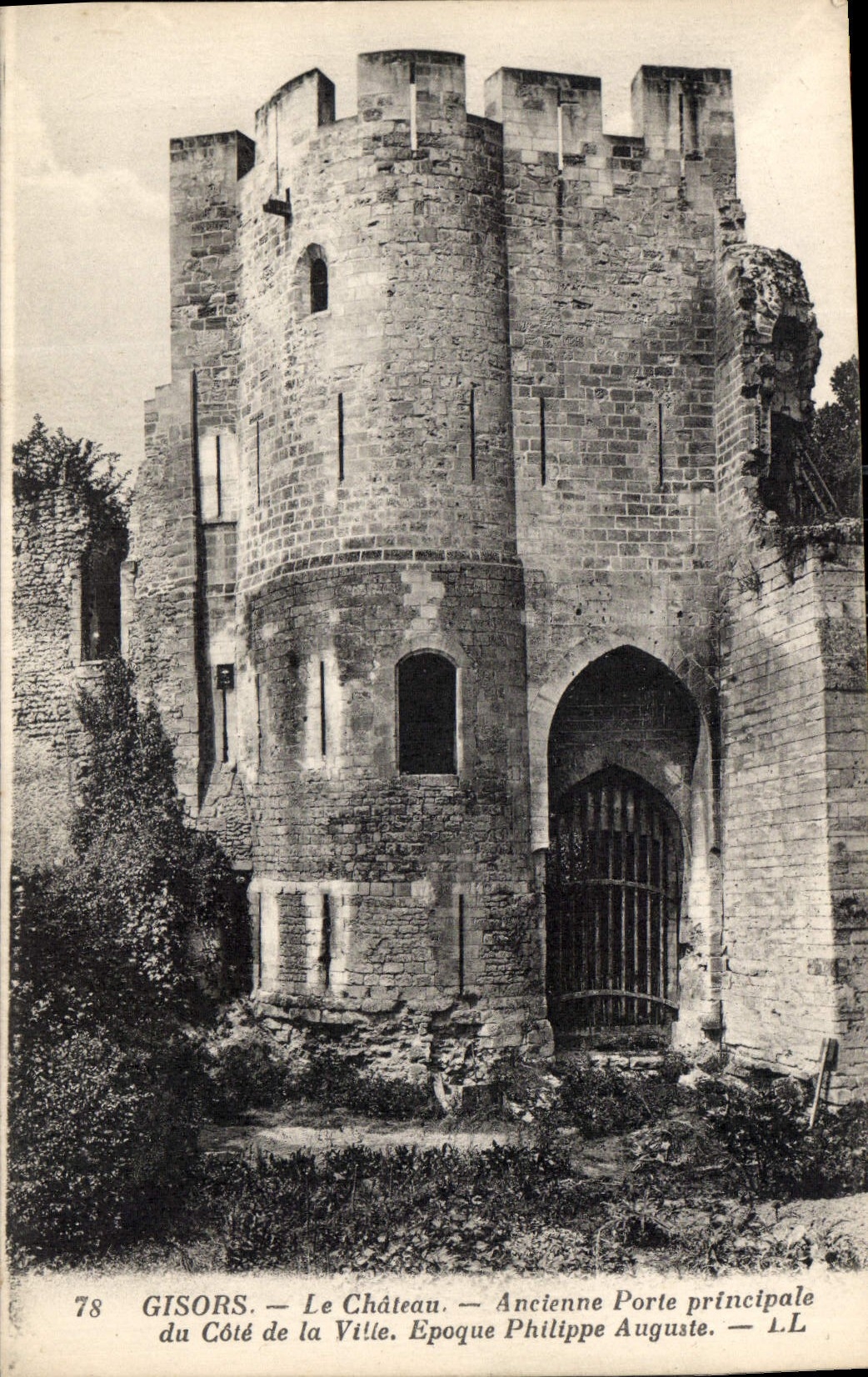 CPA Gisors Le Chateau Ancienne Porte principale du Cote de la Ville 