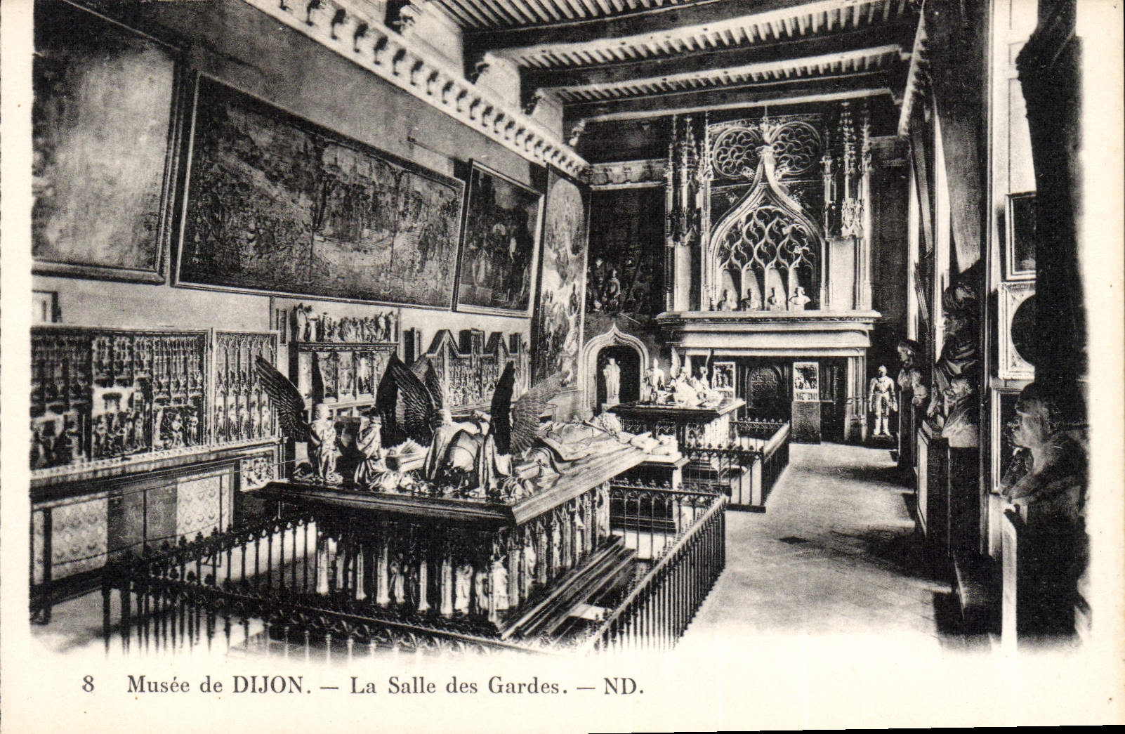 CPA Musee de Dijon La Salle des Gardes 