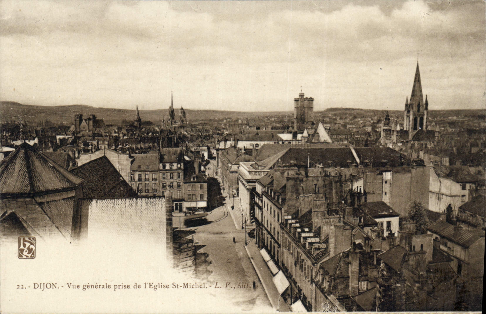 CPA Dijon Vue generale prise de l'Eglise St Michel